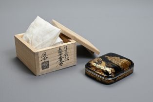 A CONTEMPORARY JAPANESE BLACK AND GOLD LACQUER INCENSE CASE BY SOTON NAKAMURA. Decorated with a