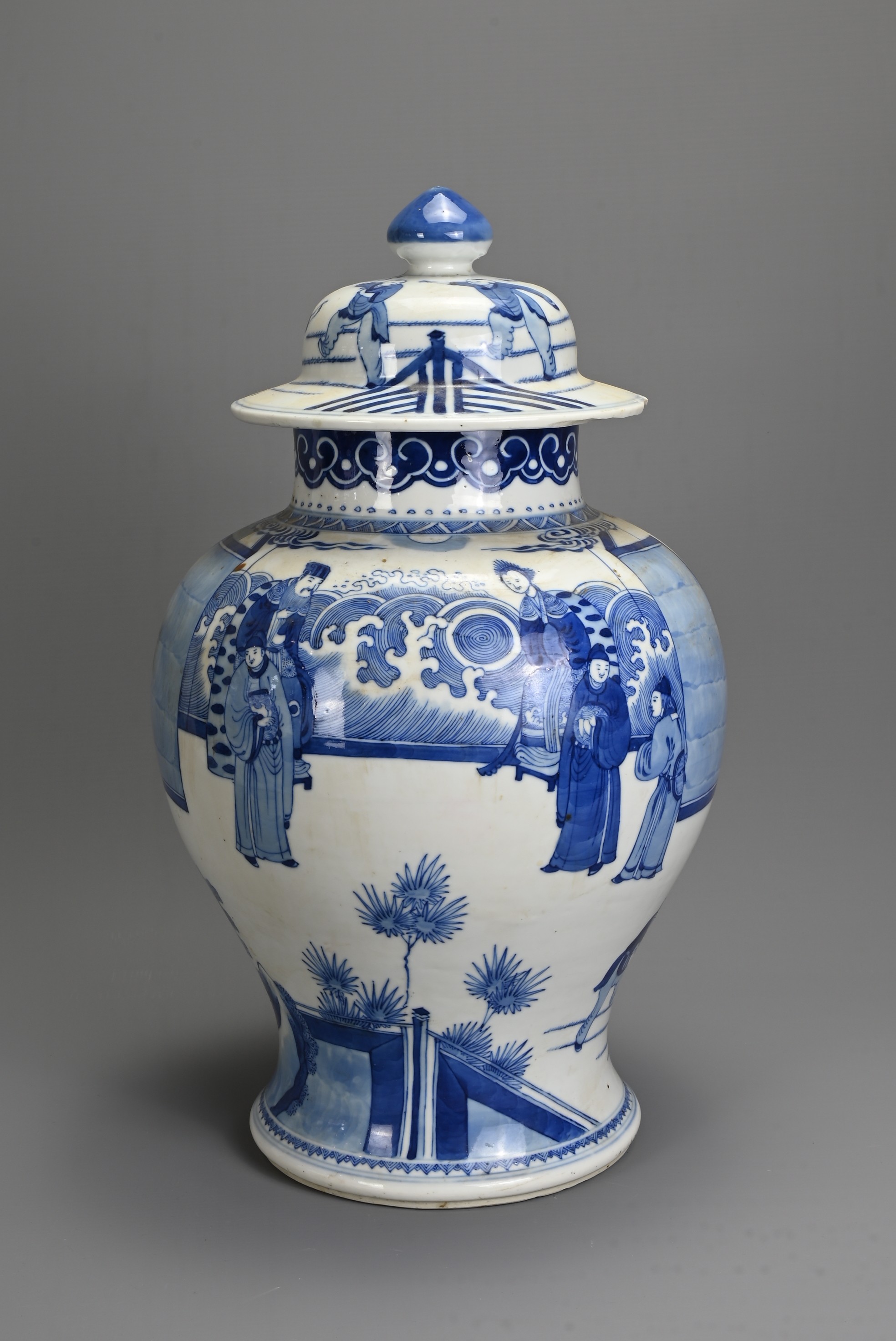 A CHINESE BLUE AND WHITE PORCELAIN JAR AND COVER, 18/19TH CENTURY. Of baluster form decorated with - Image 9 of 9