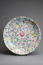 A LARGE CHINESE MILLEFLEUR DECORATED PORCELAIN DISH, EARLY 20TH CENTURY. Decorated with various