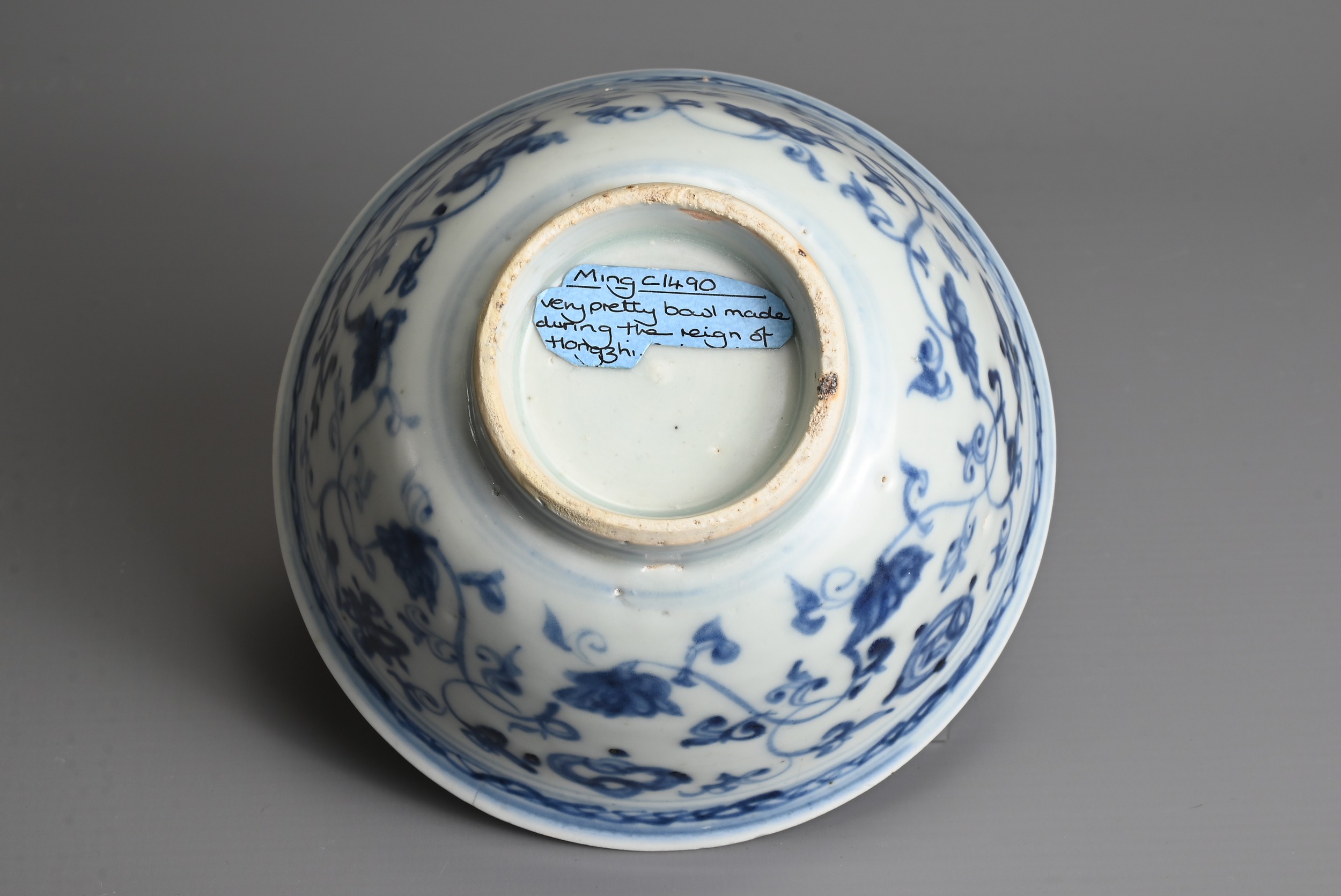 A CHINESE BLUE AND WHITE PORCELAIN BOWL, MING DYNASTY. Decorated with lotus scrolls and Buddhist - Image 6 of 7