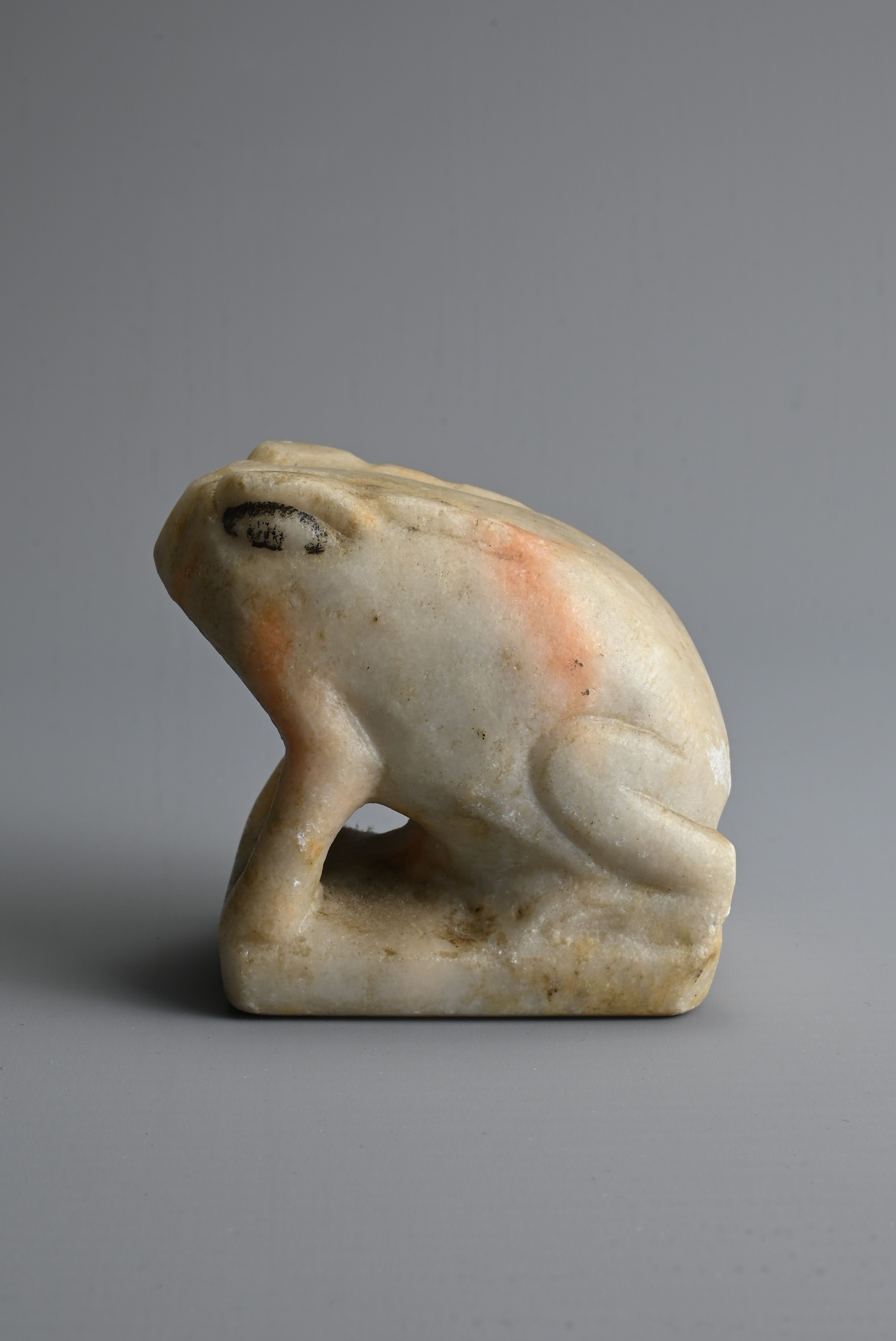 A CHINESE WHITE MABLE MODEL OF A FROG, TANG DYNASTY OR LATER. Seated on a rectangular base with - Image 2 of 7