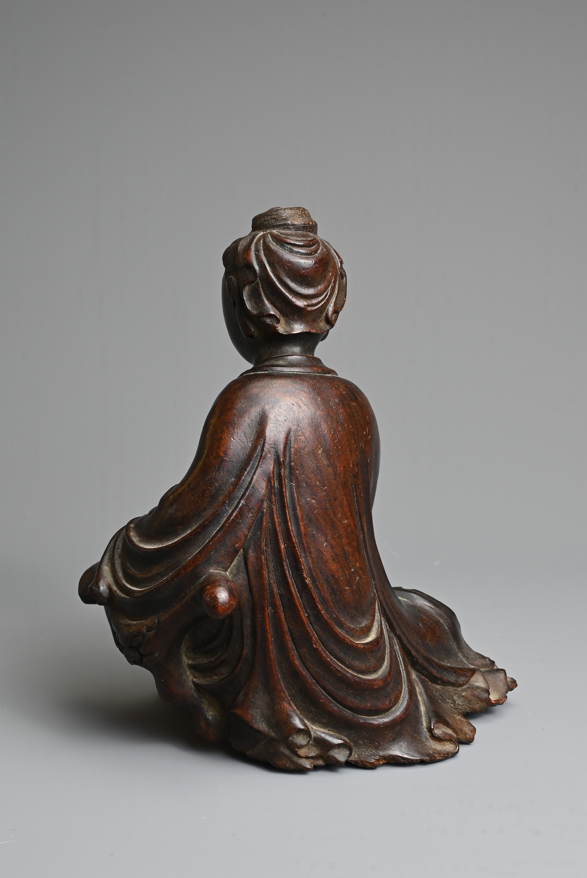A VERY FINE CHINESE ALOESWOOD 'CHENXIANGMU' CARVING OF GUANYIN, 18TH CENTURY - Image 4 of 9