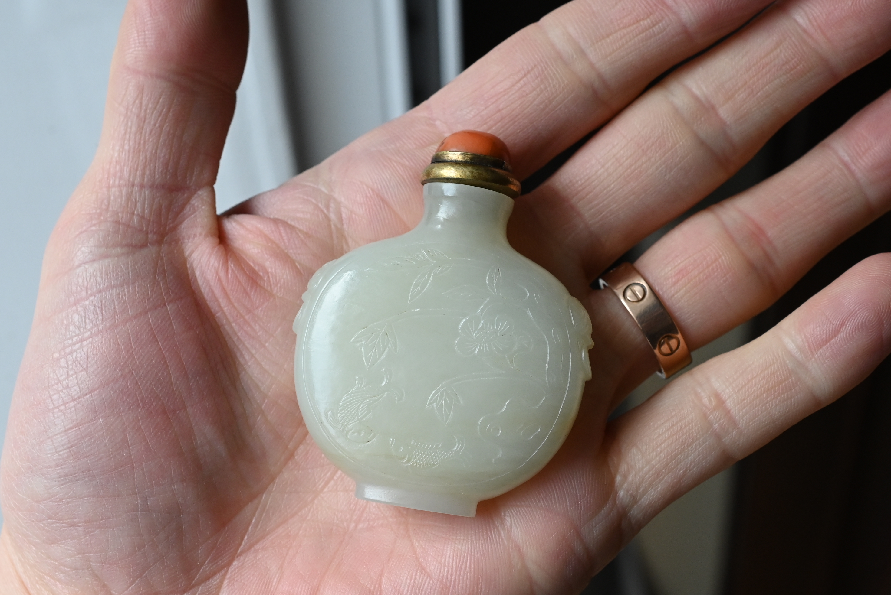 A CHINESE PALE CELADON JADE SNUFF BOTTLE, 19/20TH CENTURY. Of flattened globular form carved in - Image 23 of 27