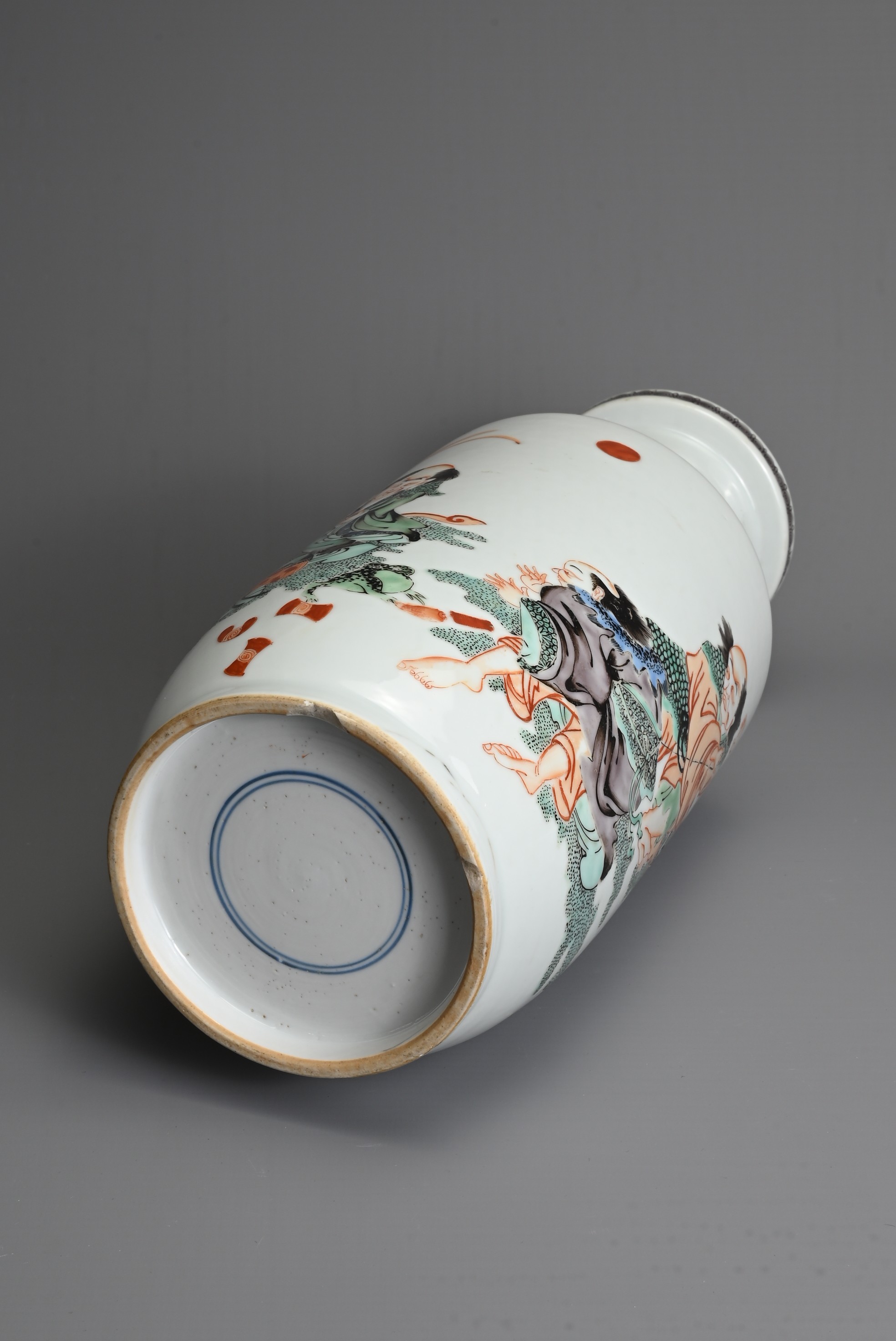 A CHINESE FAMILLE VERTE PORCELAIN ROULEAU VASE, LATE QING DYNASTY. Decorated with Immortals, Liu Hai - Image 5 of 7