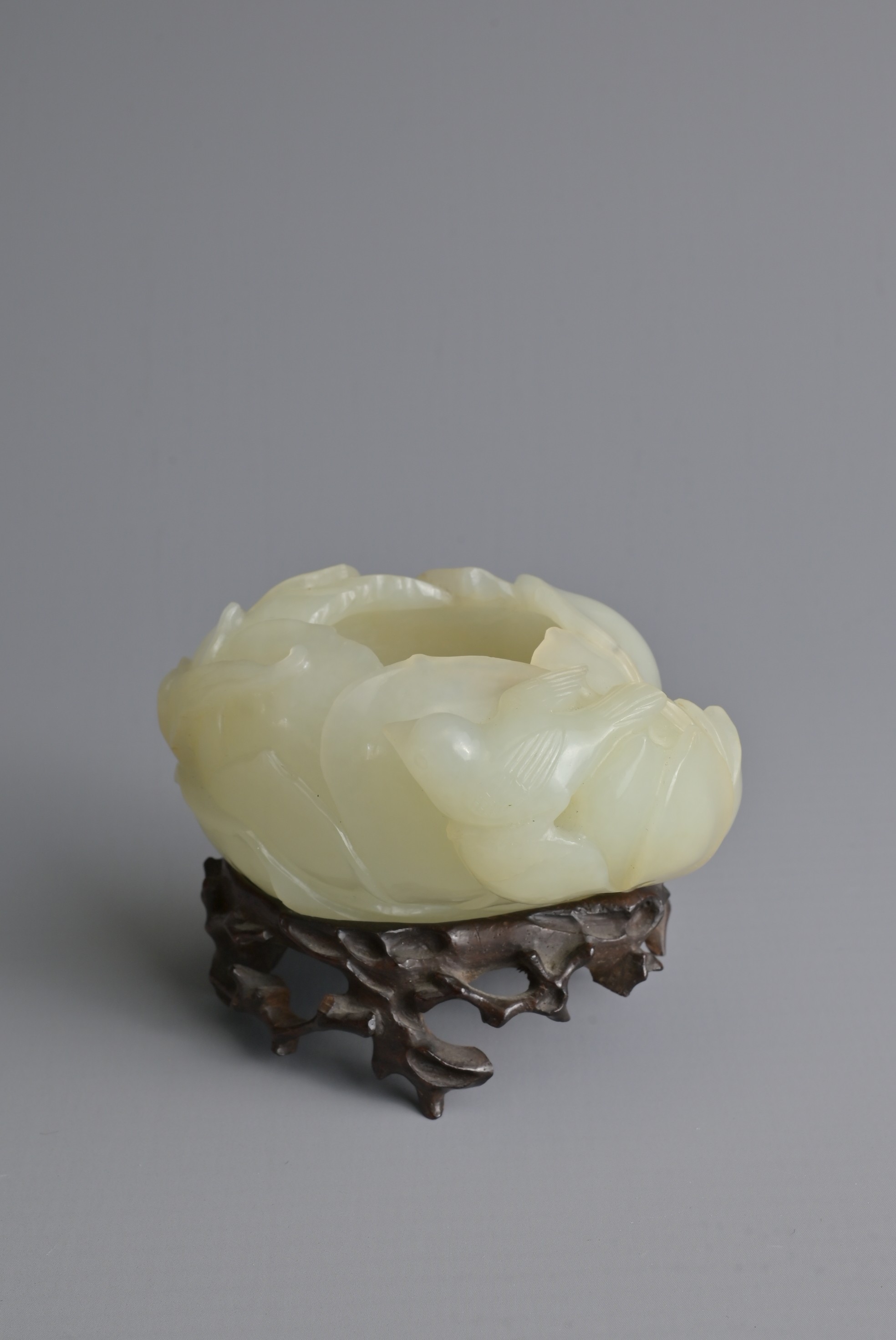 A CHINESE PALE CELADON JADE BRUSH WASHER ON WOODEN STAND, QING DYNASTY. Carved in the form of a - Image 2 of 29