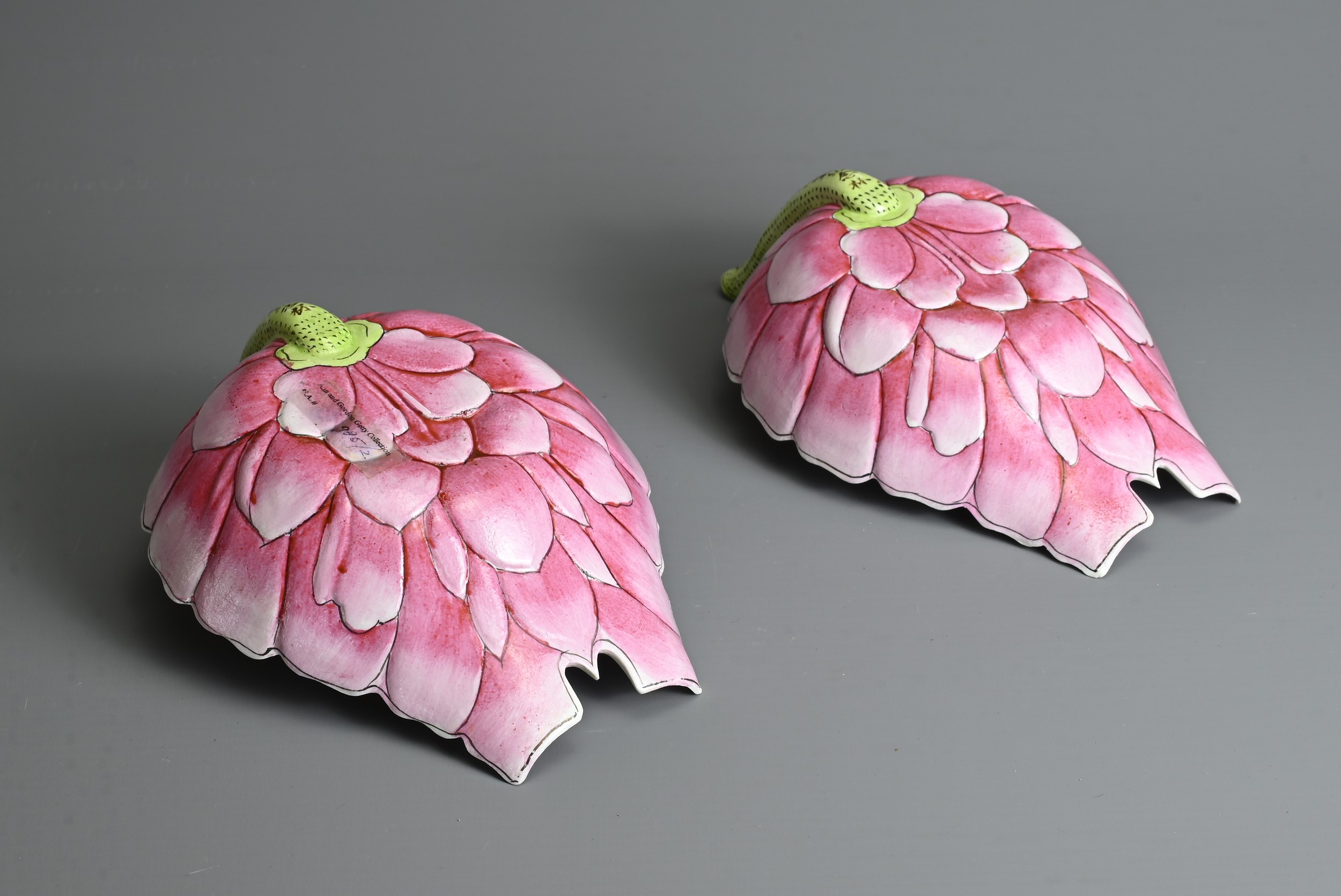 A PAIR OF CHINESE FAMILLE ROSE PORCELAIN LOTUS CUPS, GUANGXU MARK. Each cup in the form of a lotus - Image 4 of 7