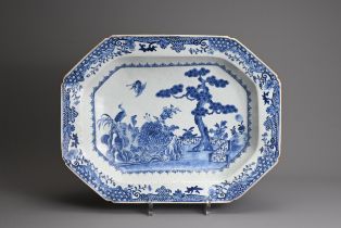A LARGE CHINESE BLUE AND WHITE PORCELAIN DEEP DISH, 18TH CENTURY. Of octagonal form with deep
