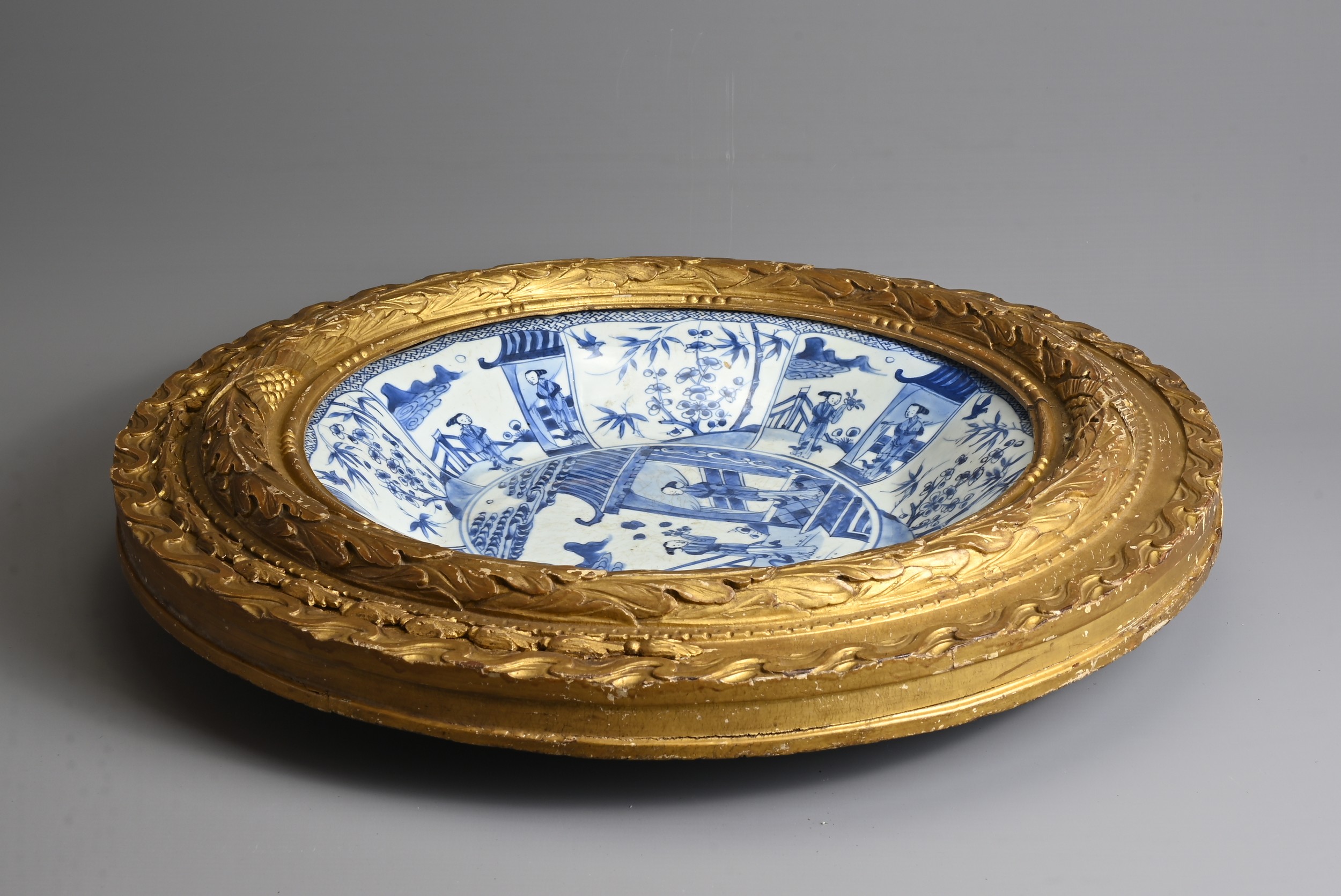 A LARGE CHINESE BLUE AND WHITE PORCELAIN DISH, 18TH CENTURY. The dish with octagonal lobbed sides - Image 8 of 8