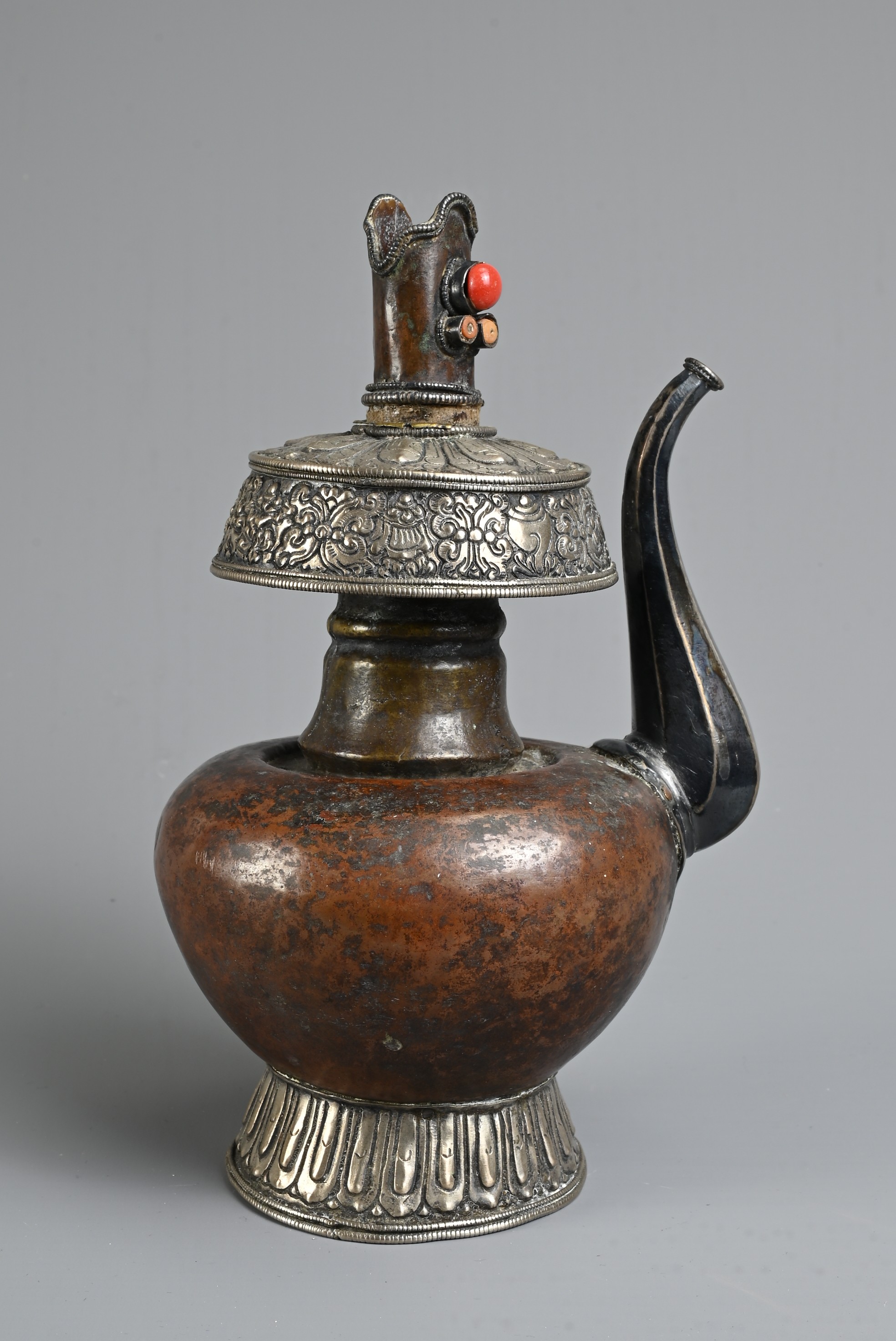 A TIBETAN COPPER AND SILVER EWER, BUMPA, 19/20TH CENTURY. With copper body and splayed silver foot - Image 4 of 7