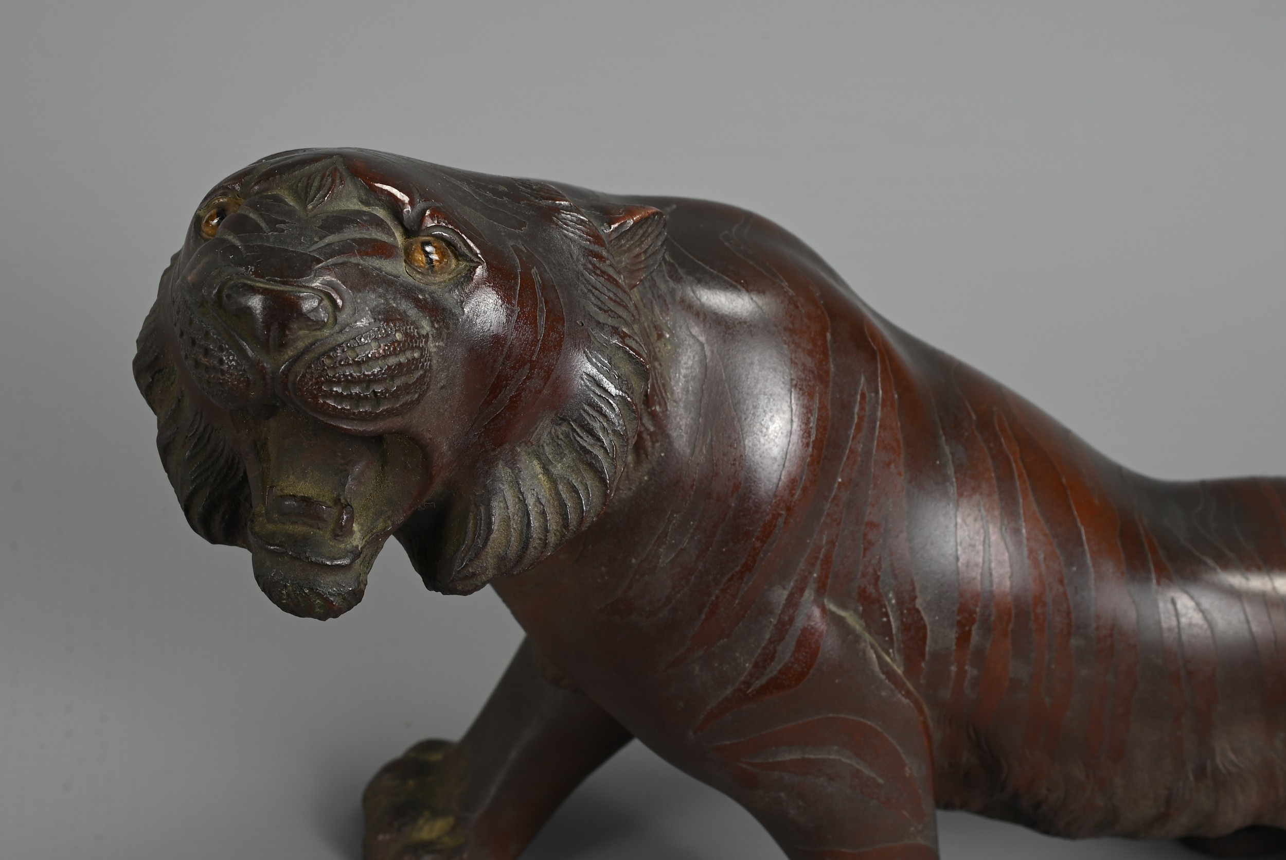 A LATE 19TH/EARLY 20TH CENTURY JAPANESE BRONZE OKIMONO OF A TIGER BY NOBUMITSU. Naturalistically - Image 3 of 7