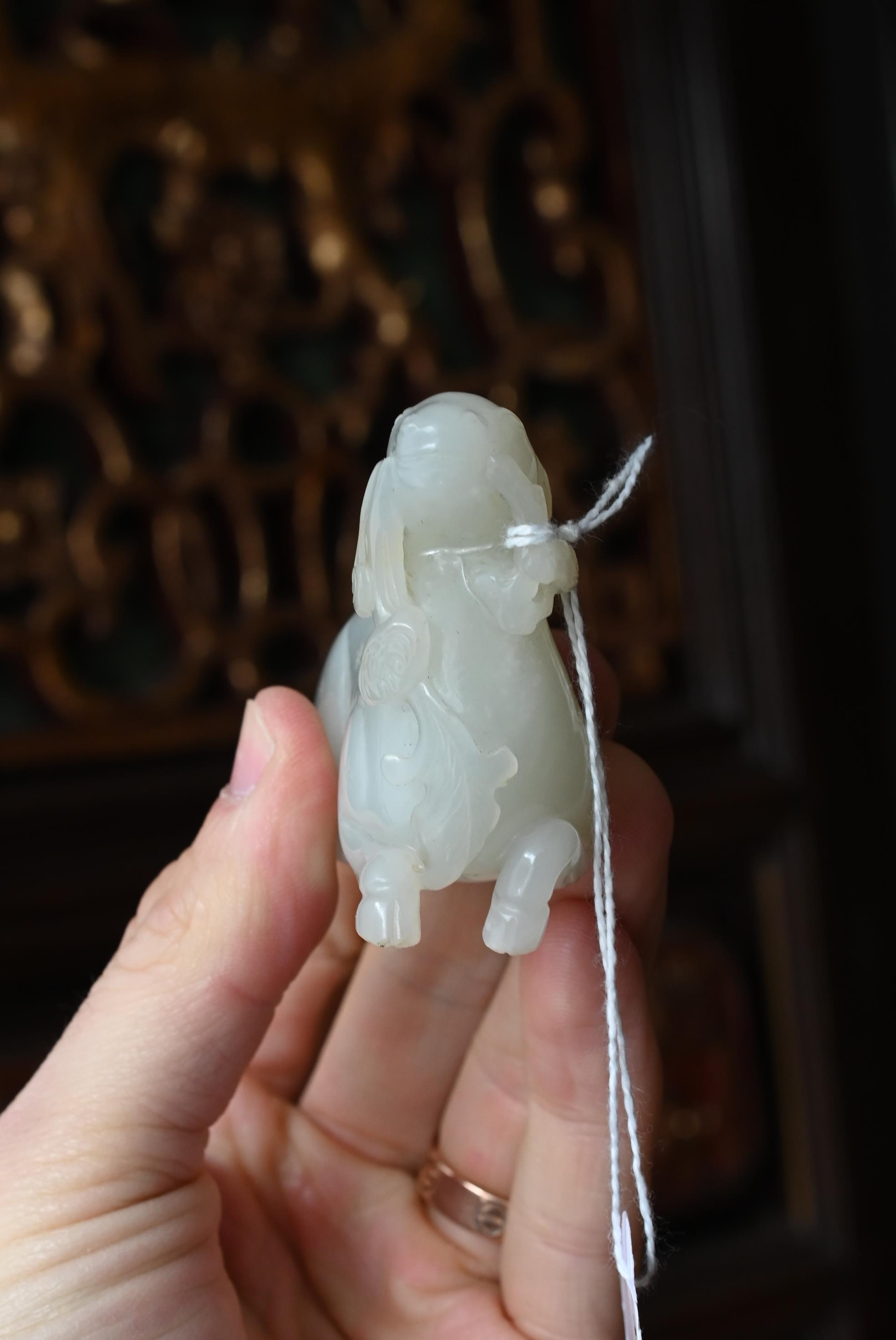 A CHINESE WHITE JADE CARVING OF A DEER, QING DYNASTY. Carved and pierced in the form of a - Bild 10 aus 16