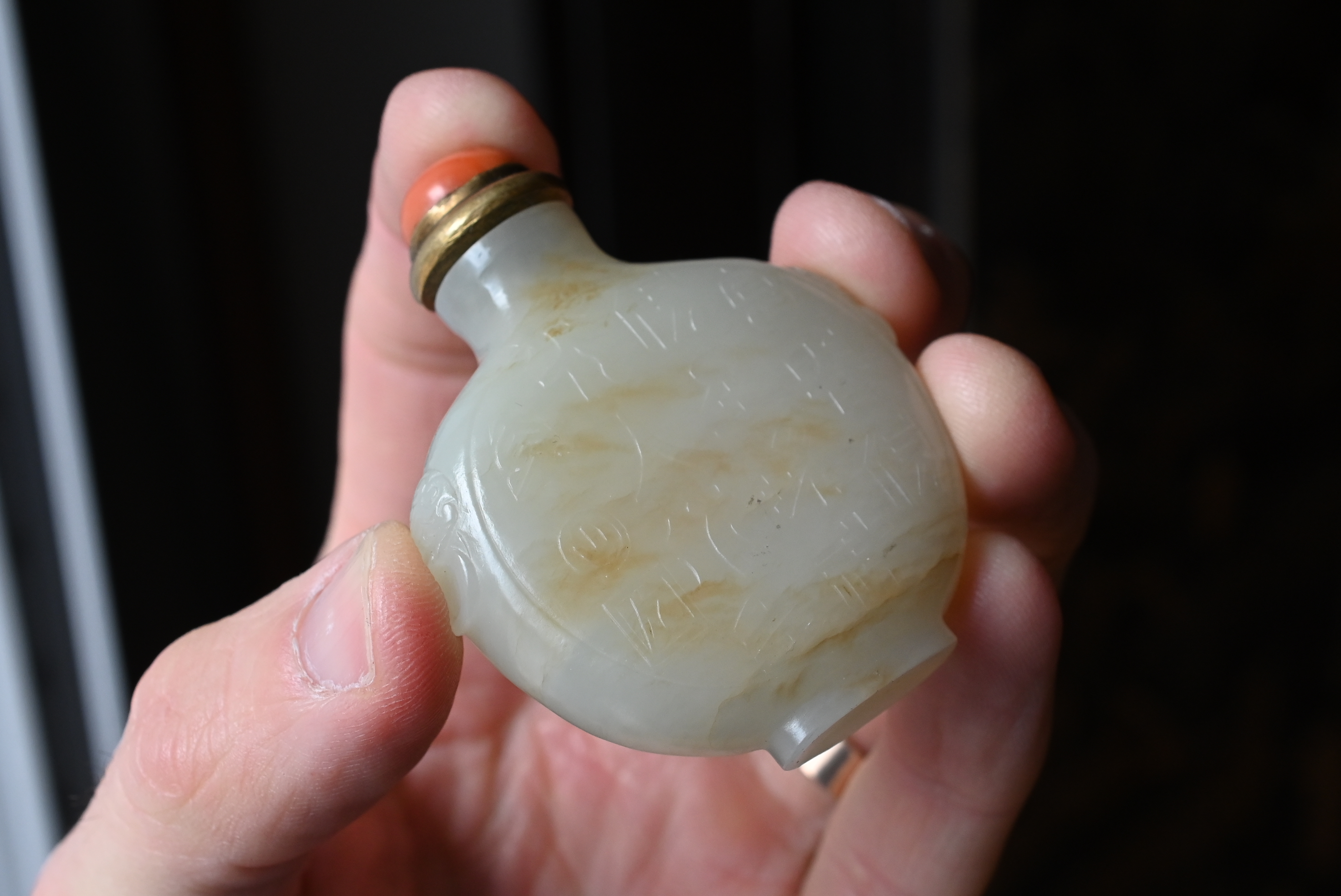 A CHINESE PALE CELADON JADE SNUFF BOTTLE, 19/20TH CENTURY. Of flattened globular form carved in - Image 25 of 27