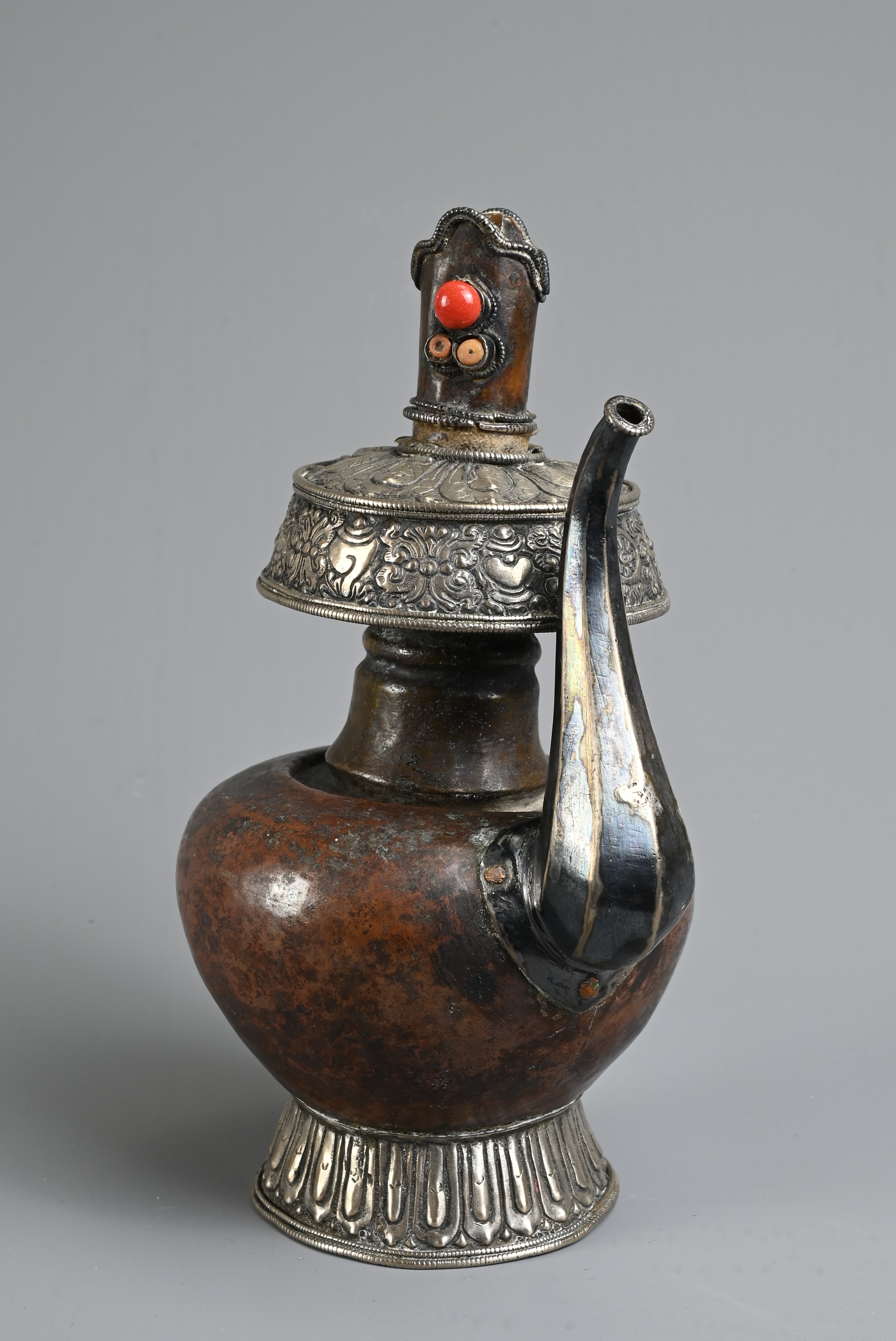 A TIBETAN COPPER AND SILVER EWER, BUMPA, 19/20TH CENTURY. With copper body and splayed silver foot - Image 5 of 7