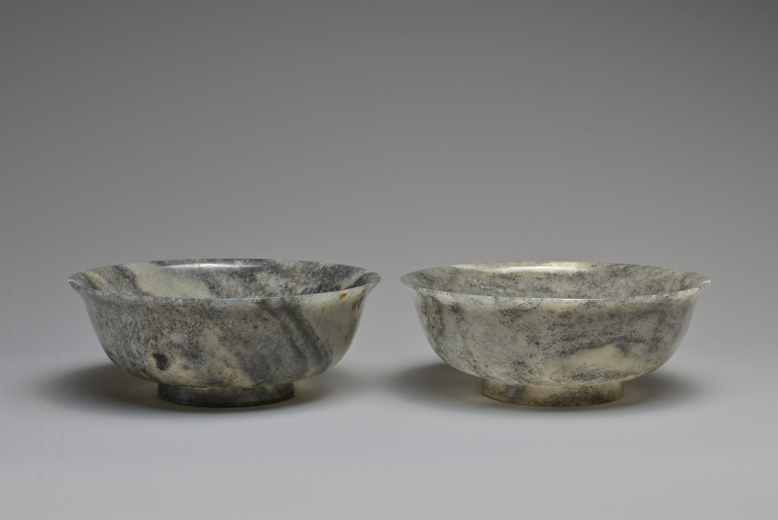 A FINE AND RARE PAIR OF CHINESE BLACK AND WHITE STRIATED NEPHRITE JADE BOWLS, 18/19TH CENTURY.