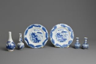 A GROUP OF CHINESE BLUE AND WHITE PORCELAIN ITEMS, 18/19TH CENTURY. To include a pair of small