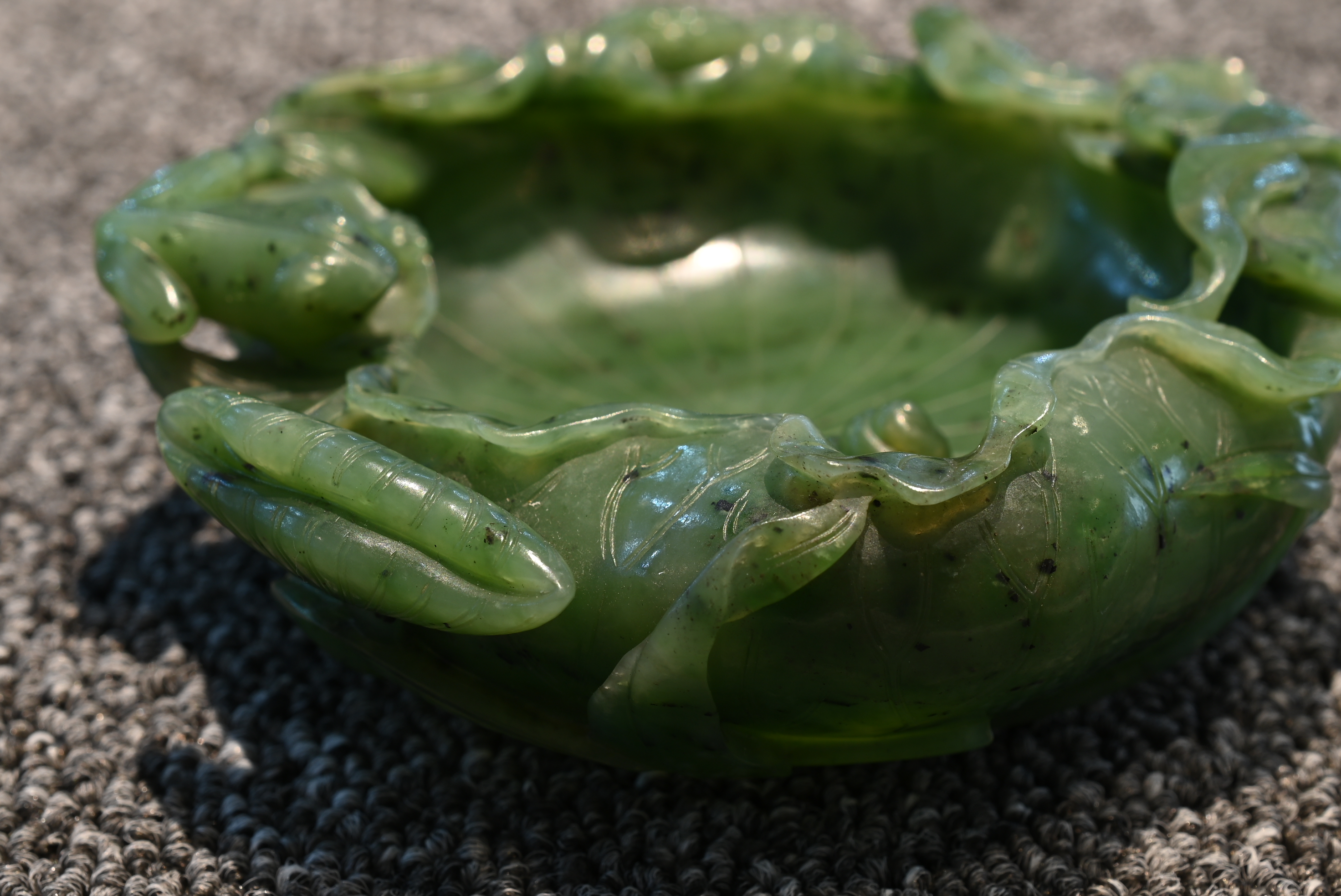 A FINE CHINESE SPINACH GREEN JADE BRUSH WASHER, QING DYNASTY. Finely carved shallow brush washer - Image 23 of 30