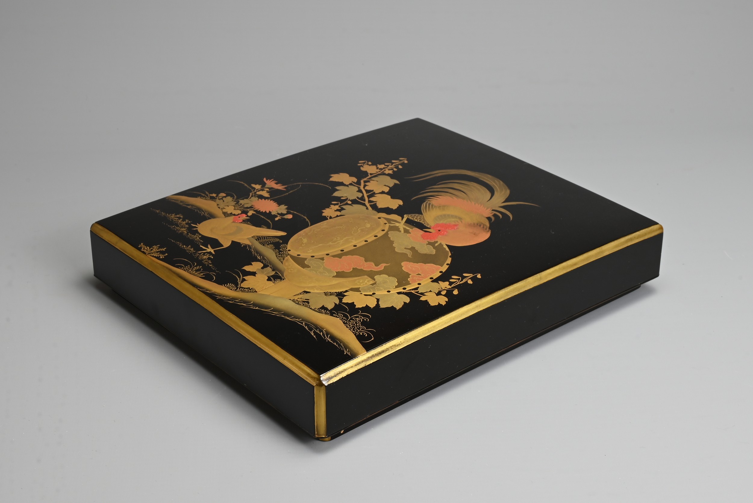 A JAPANESE EARLY 20TH CENTURY, LACQUER WRITING BOX (SUZURIBAKO). Decorated with gold, silver and red - Image 10 of 10