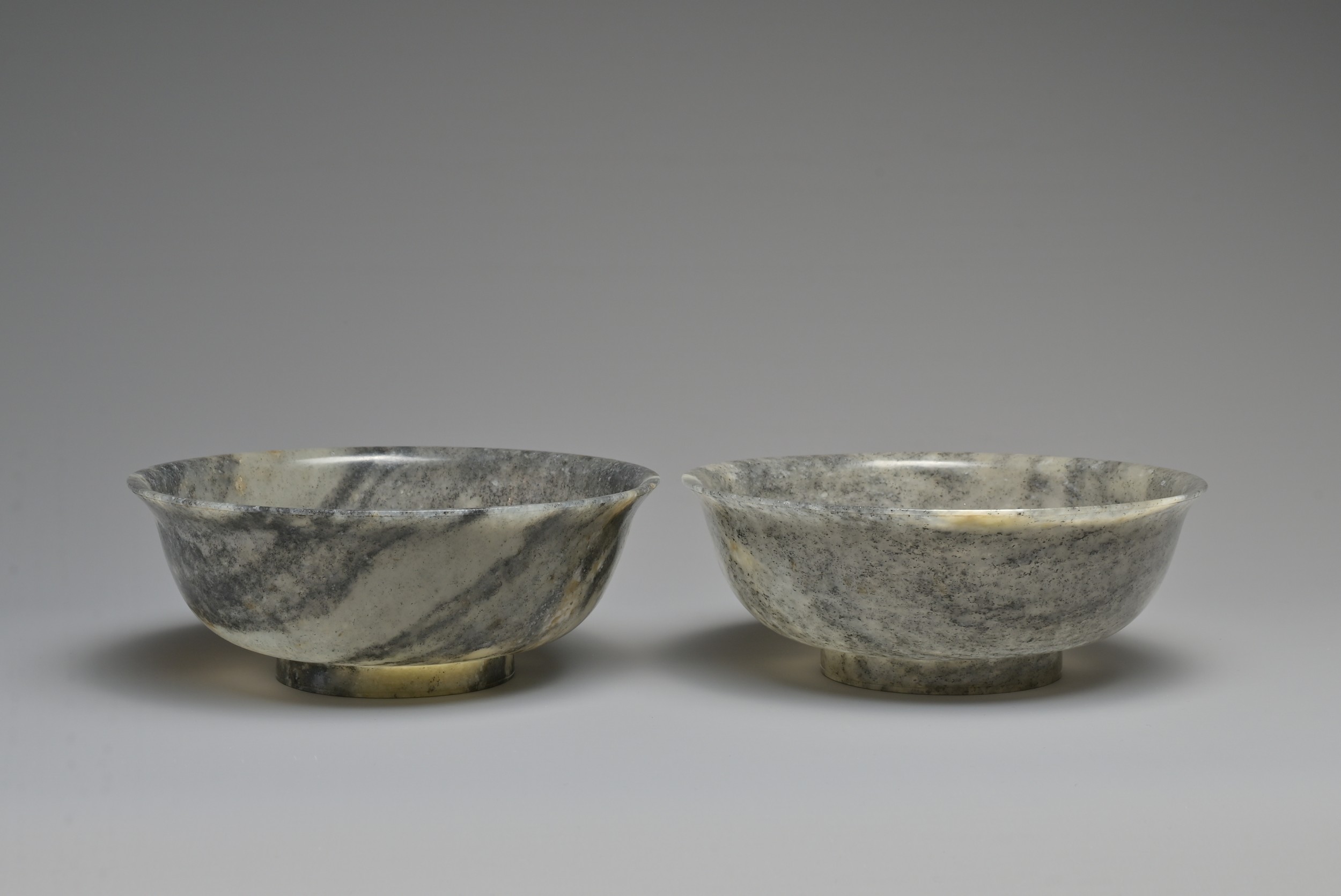 A FINE AND RARE PAIR OF CHINESE BLACK AND WHITE STRIATED NEPHRITE JADE BOWLS, 18/19TH CENTURY. - Image 2 of 32