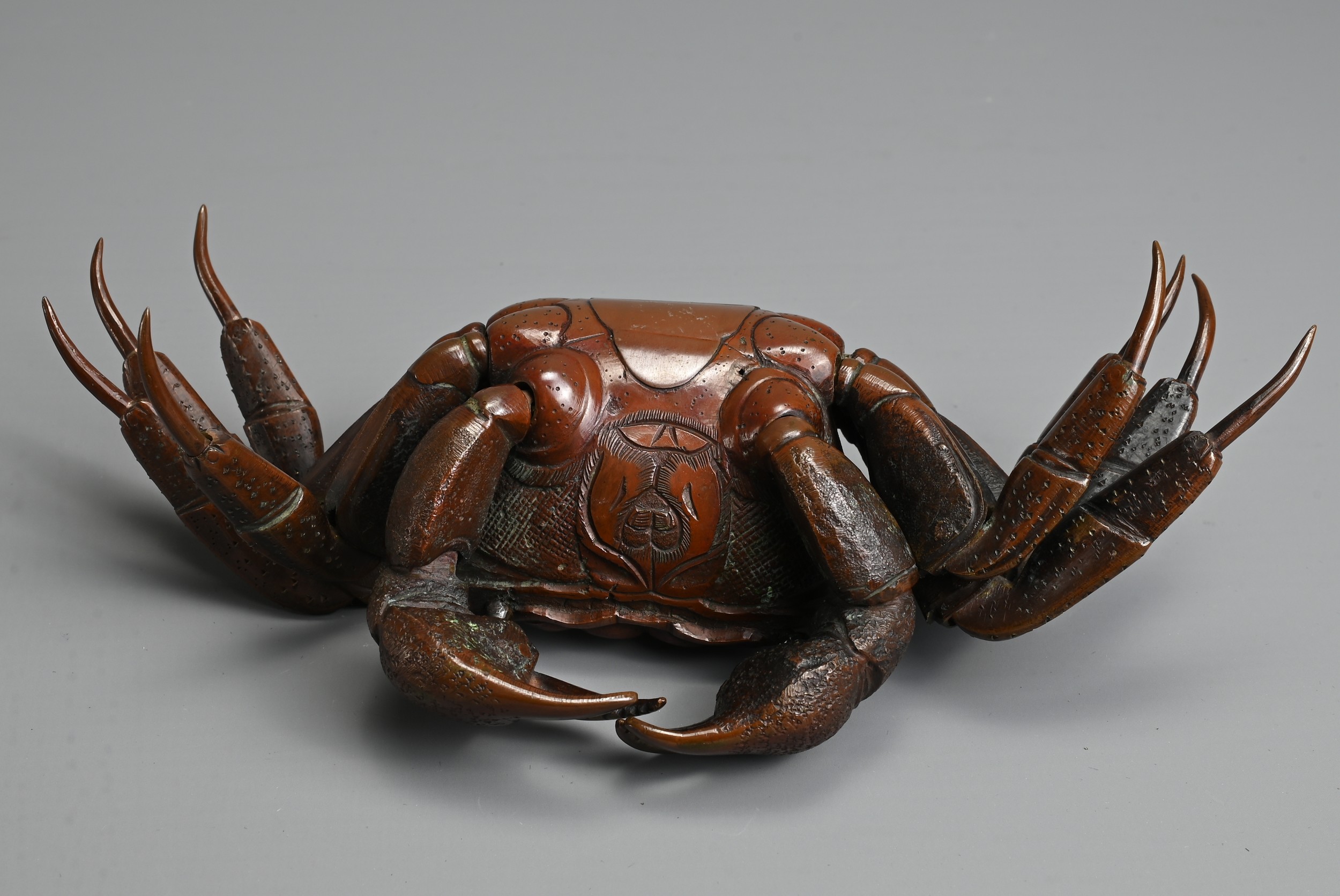 A JAPANESE MEIJI PERIOD (1868-1912) BRONZE JIZAI OKIMONO OF A CRAB. With articulated legs, claws and - Image 6 of 7