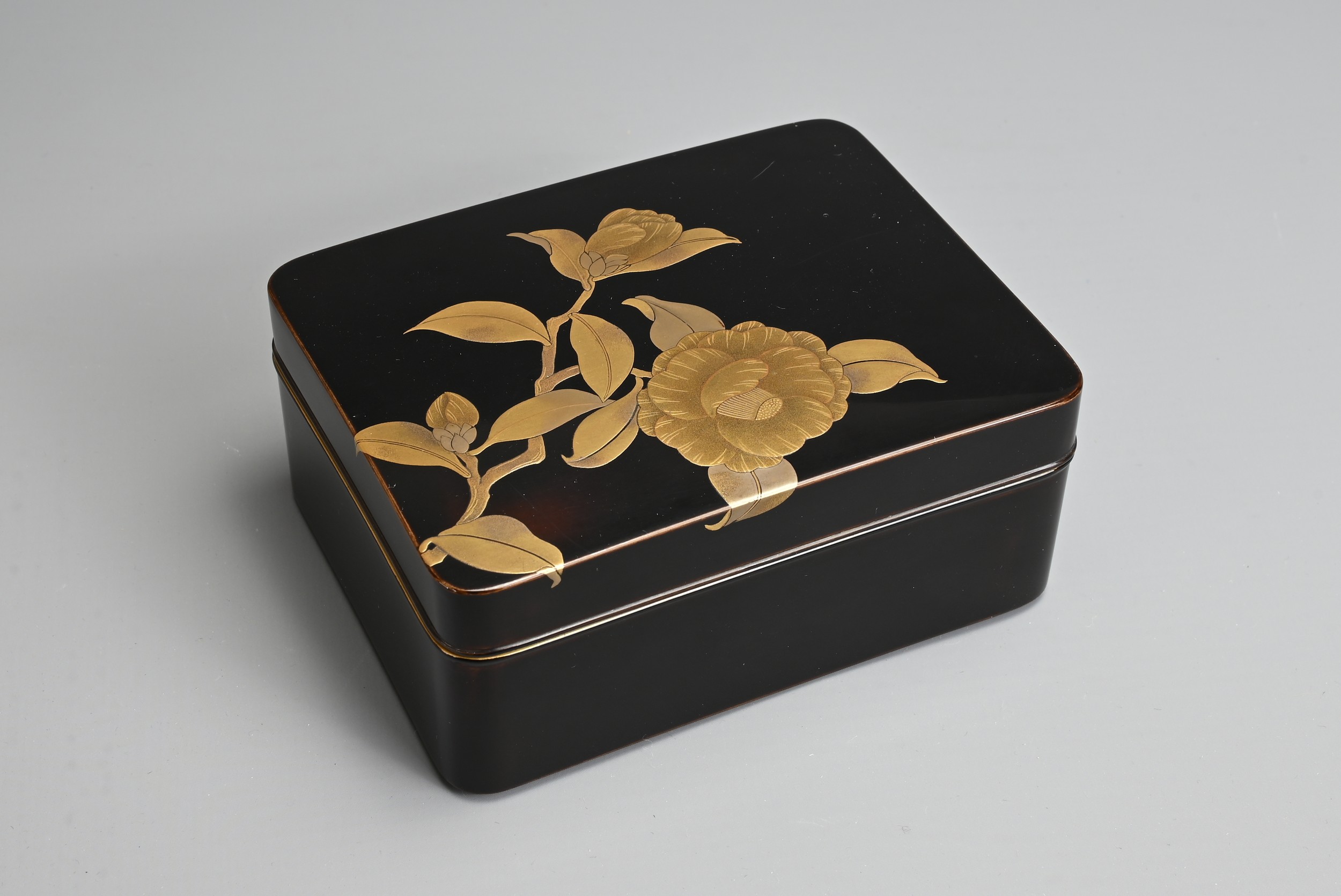 A JAPANESE EARLY 20TH CENTURY, LACQUER WRITING BOX (SUZURIBAKO). Decorated with gold, silver and red - Image 2 of 10
