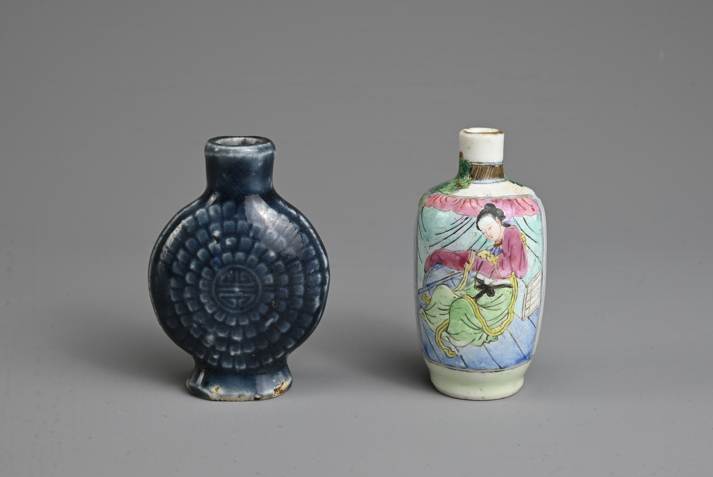 TWO CHINESE PORCELAIN SNUFF BOTTLES, LATE QING DYNASTY. To include an ovoid bottle with - Image 2 of 7