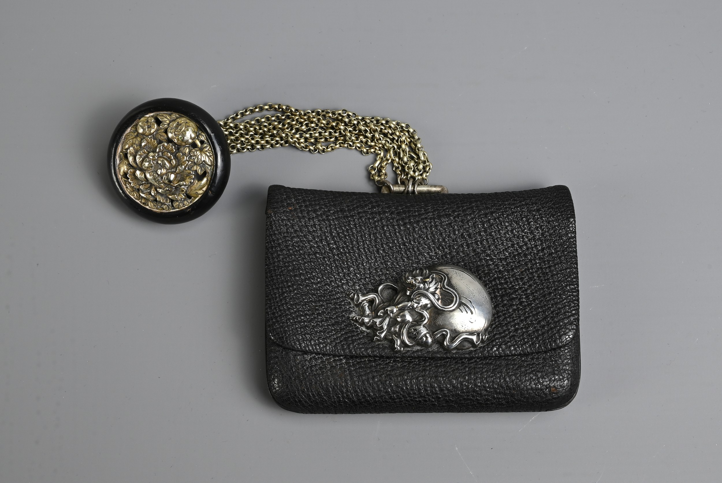 A JAPANESE MEIJI PERIOD (1868-1912) BLACK LEATHER COIN POUCH (FUKURO) WITH SILVER-COLOURED METAL - Image 3 of 6