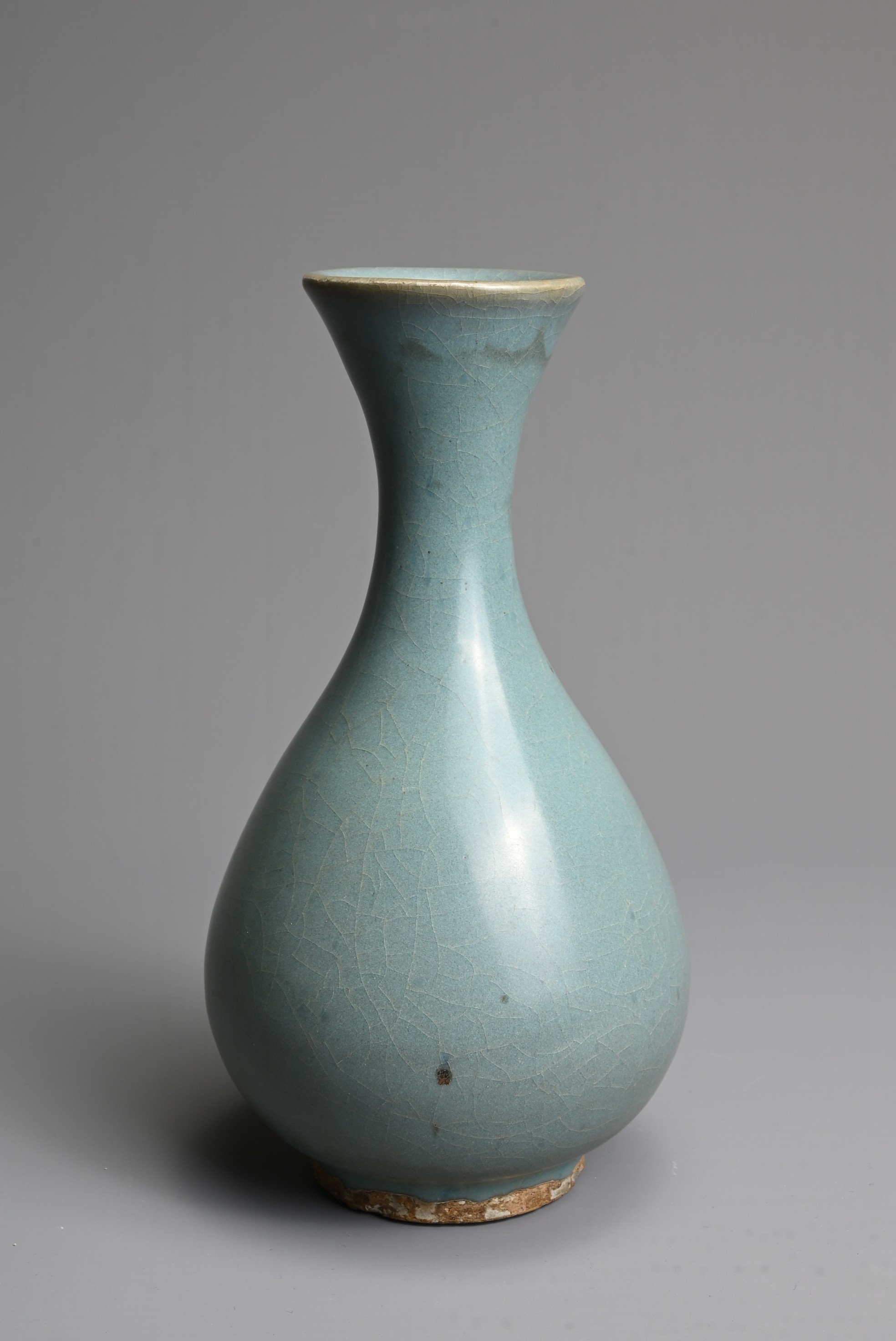 A CHINESE JUN TYPE BOTTLE VASE, SONG / YUAN DYNASTY. Pear shaped bottle with flared rim covered in a - Image 3 of 7