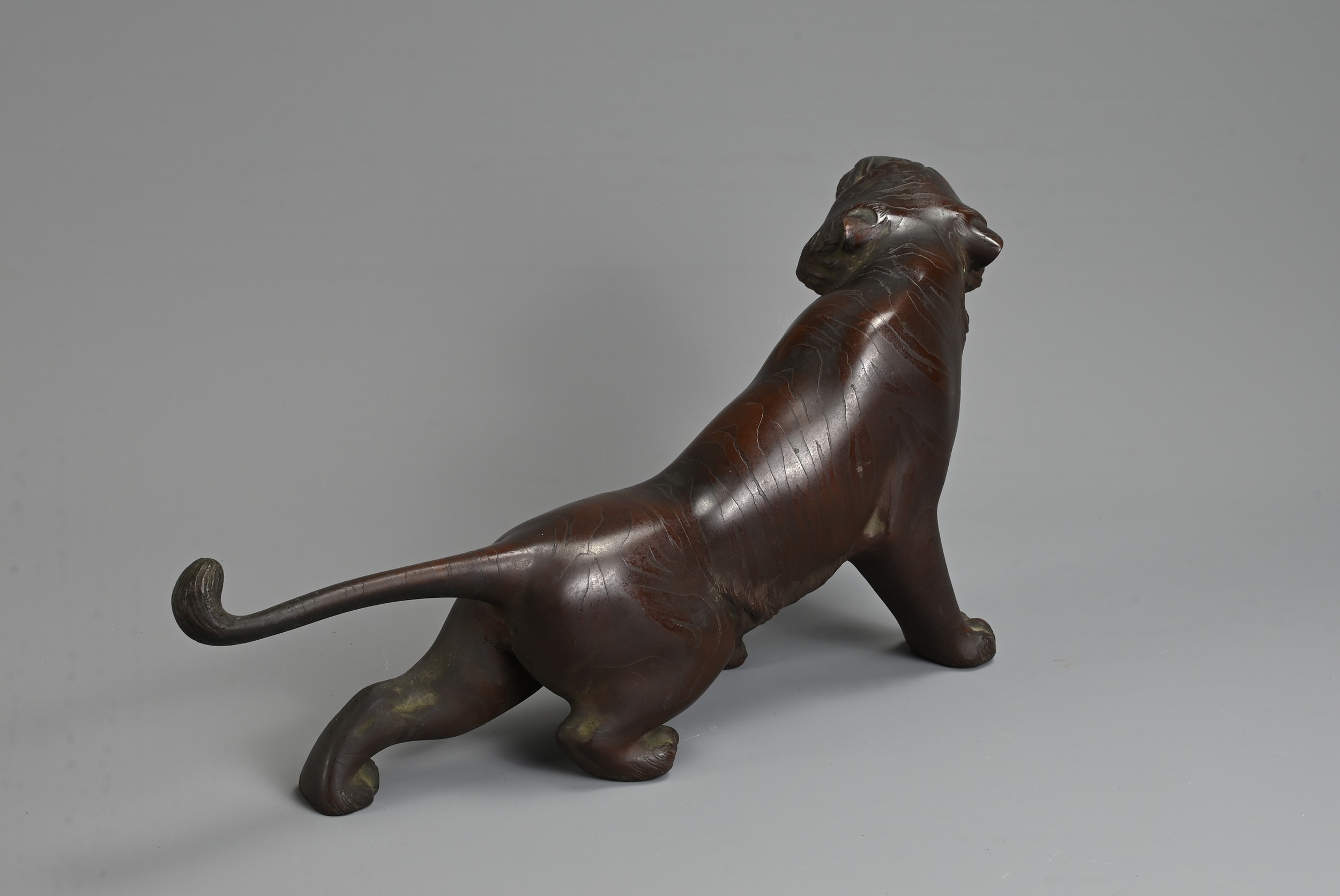 A LATE 19TH/EARLY 20TH CENTURY JAPANESE BRONZE OKIMONO OF A TIGER BY NOBUMITSU. Naturalistically - Image 4 of 7