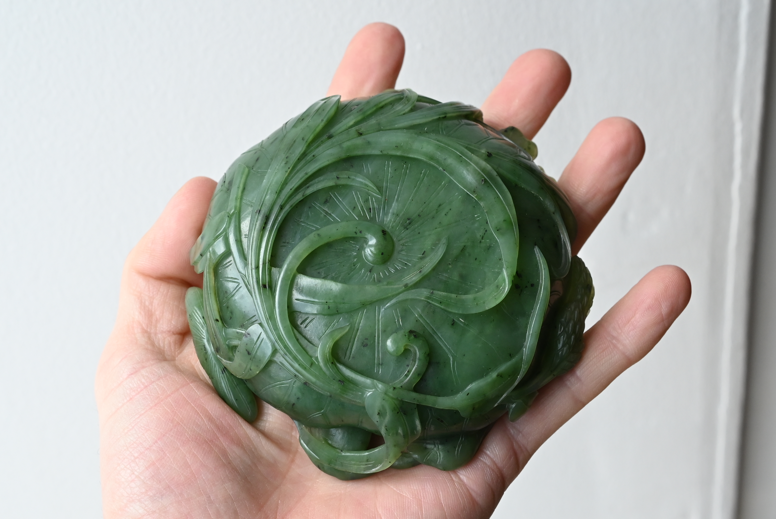 A FINE CHINESE SPINACH GREEN JADE BRUSH WASHER, QING DYNASTY. Finely carved shallow brush washer - Image 16 of 30