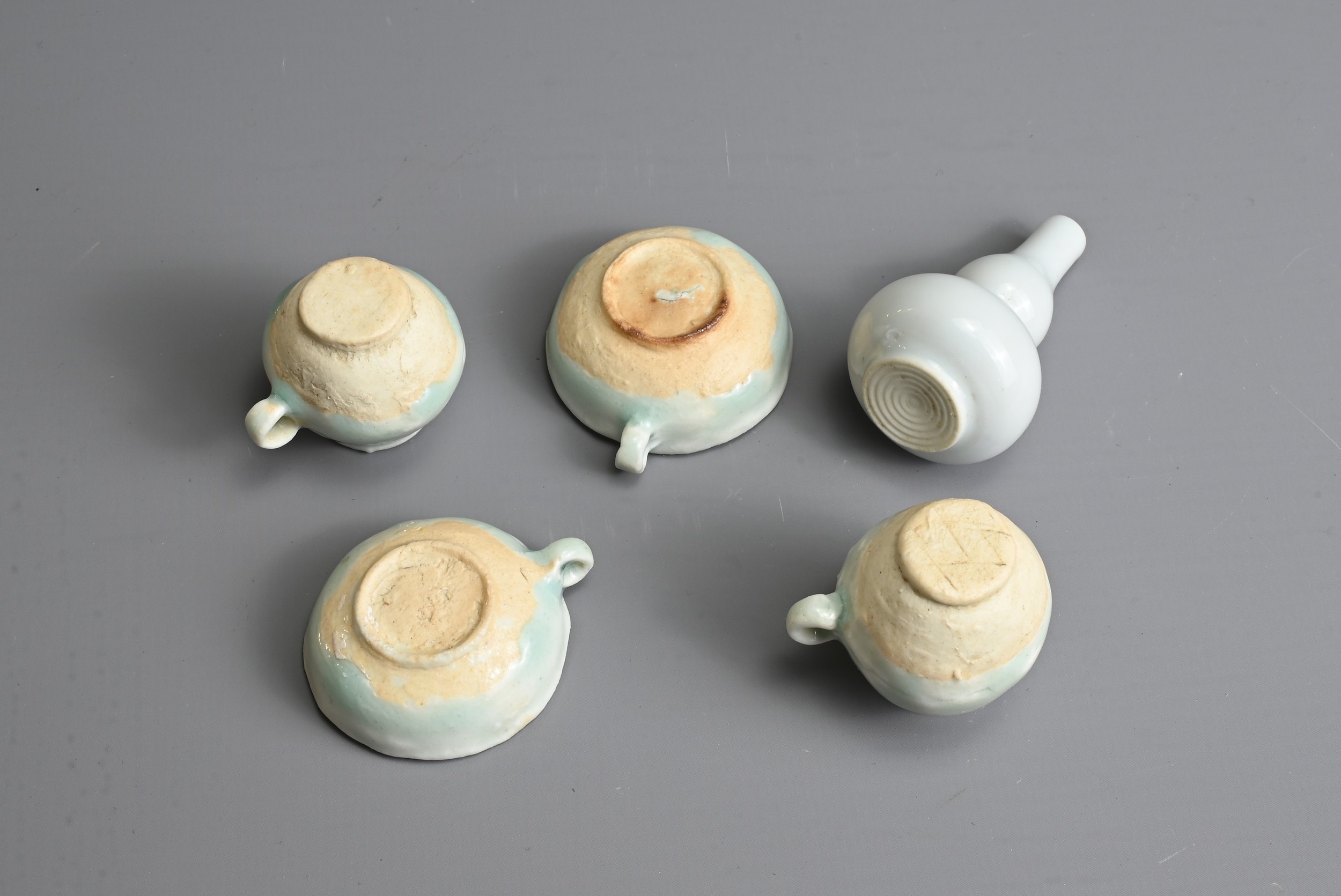 A GROUP OF CHINESE QINGBAI WARE AND BISCUIT PORCELAIN ITEMS. To include a pair of glazed joss - Image 5 of 10