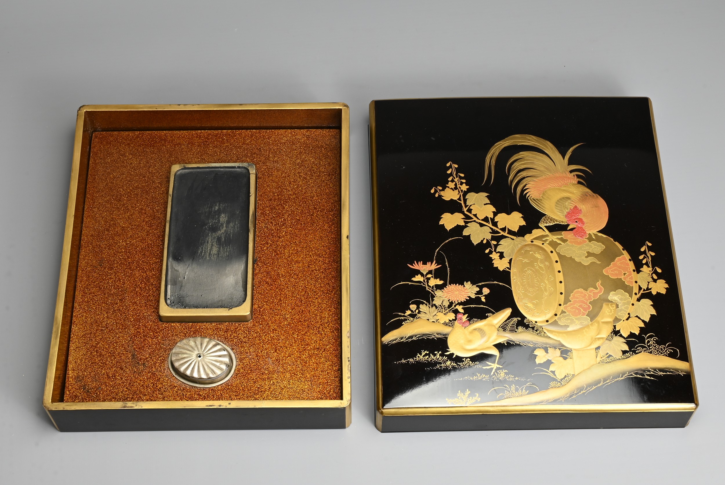 A JAPANESE EARLY 20TH CENTURY, LACQUER WRITING BOX (SUZURIBAKO). Decorated with gold, silver and red - Image 5 of 10
