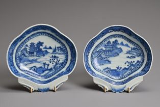 A PAIR OF CHINESE BLUE AND WHITE EXPORT PORCELAIN SHELL DISHES, QIANLONG PERIOD. Each decorated with