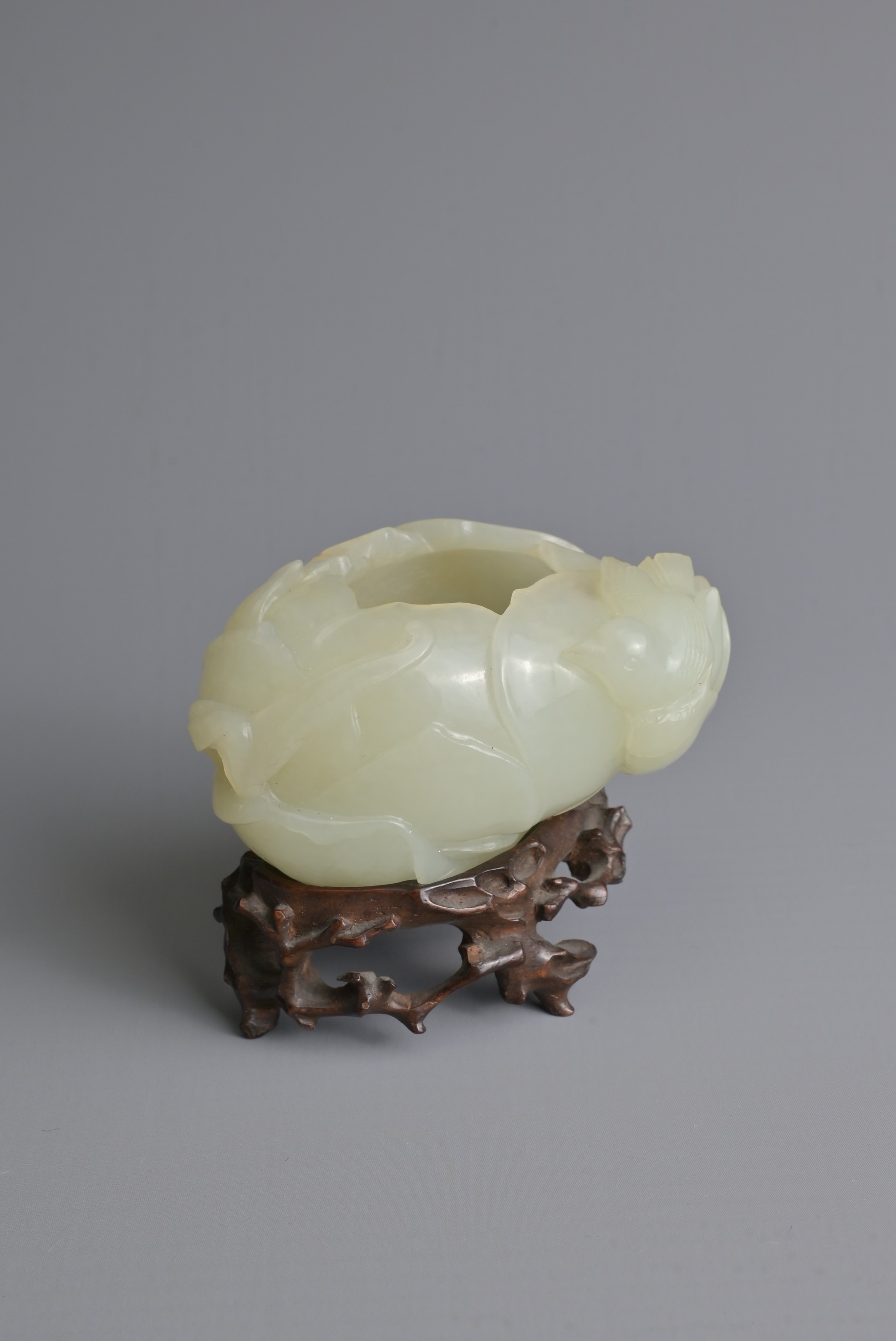 A CHINESE PALE CELADON JADE BRUSH WASHER ON WOODEN STAND, QING DYNASTY. Carved in the form of a - Image 3 of 29