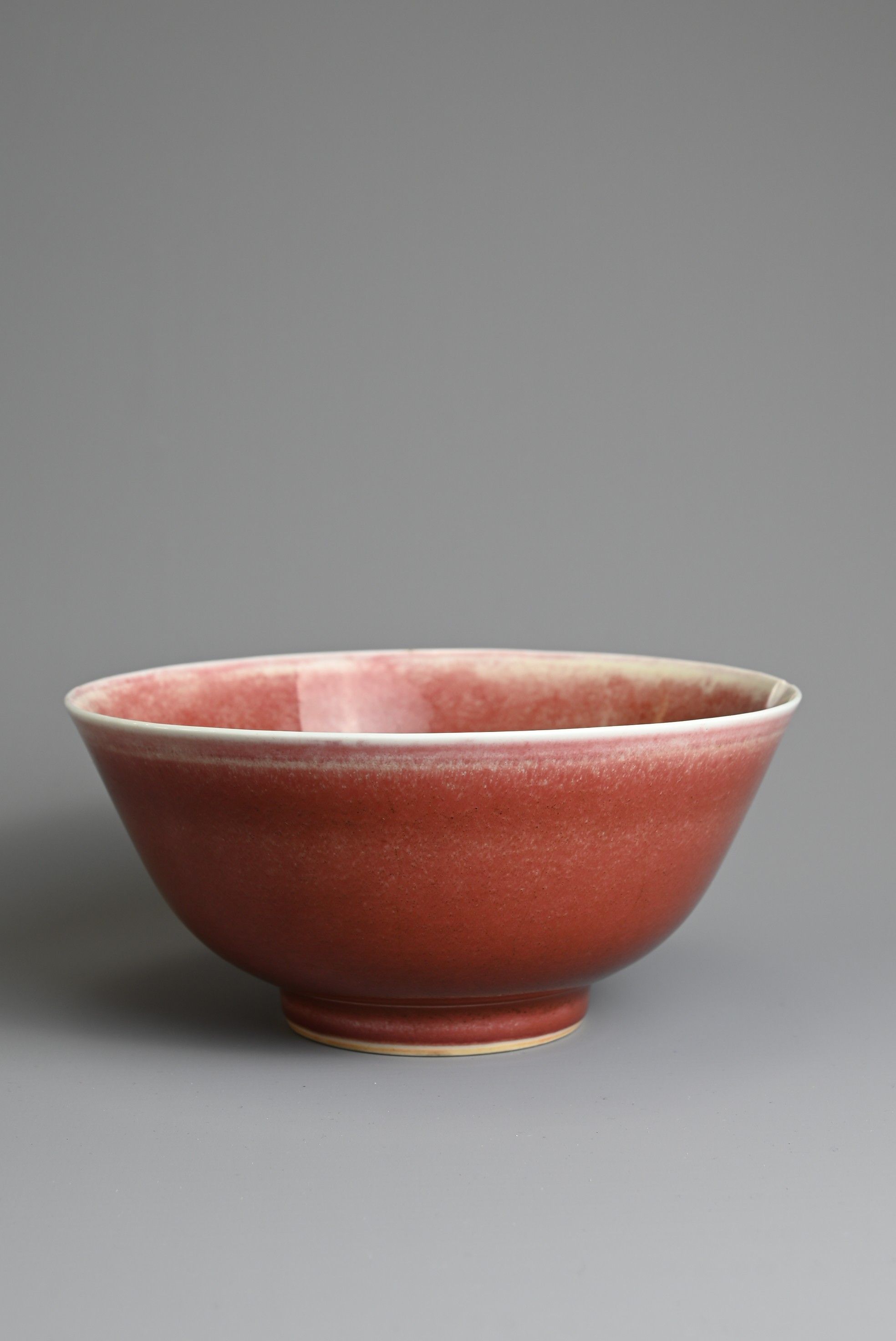A CHINESE PEACH BLOOM GLAZED PORCELAIN BOWL, 18TH CENTURY. Rounded body with a gently everted rim - Image 3 of 8