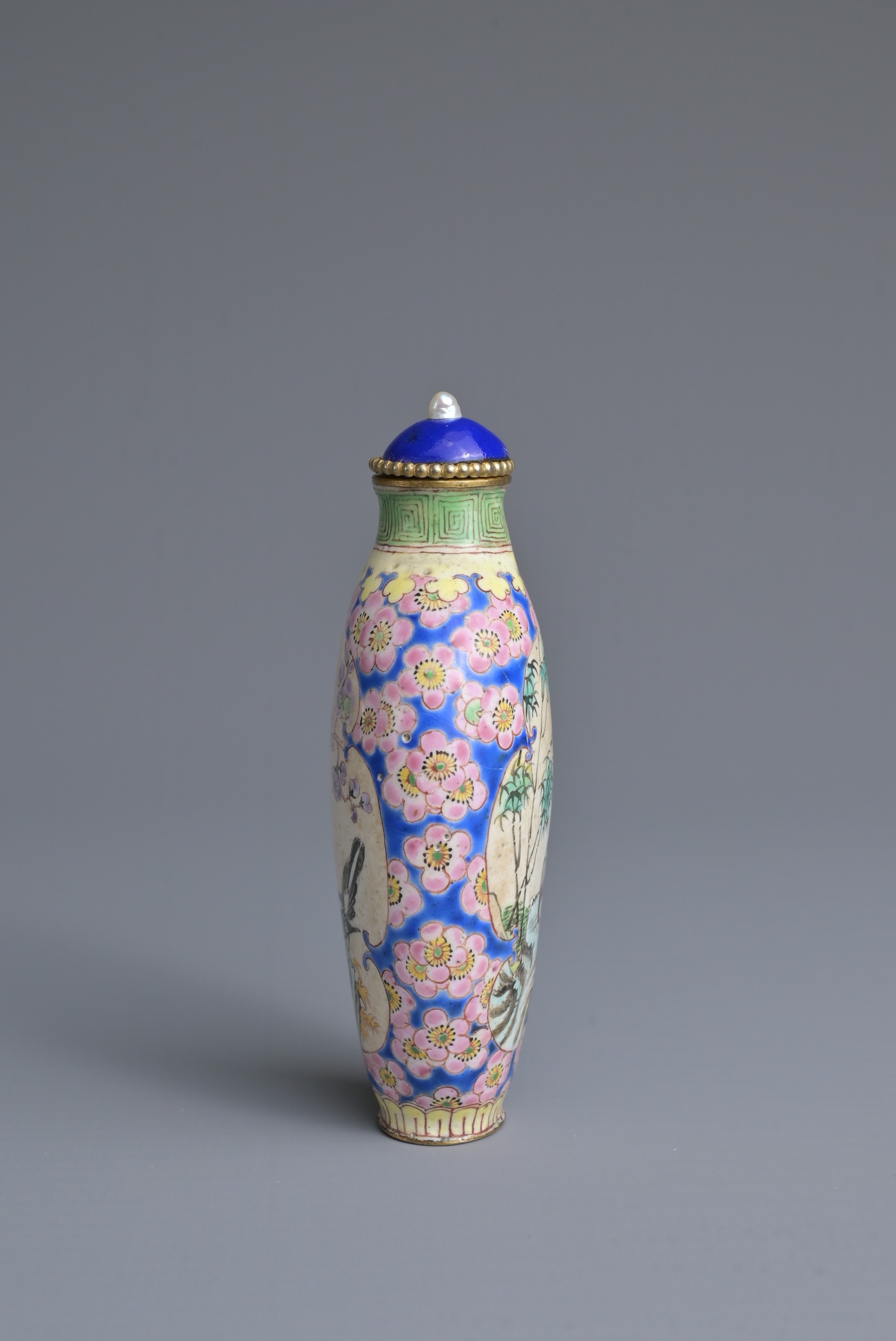 A CHINESE PAINTED ENAMEL SNUFF BOTTLE, QING DYNASTY. Tall ovoid form decorated with cartouche panels - Image 5 of 7