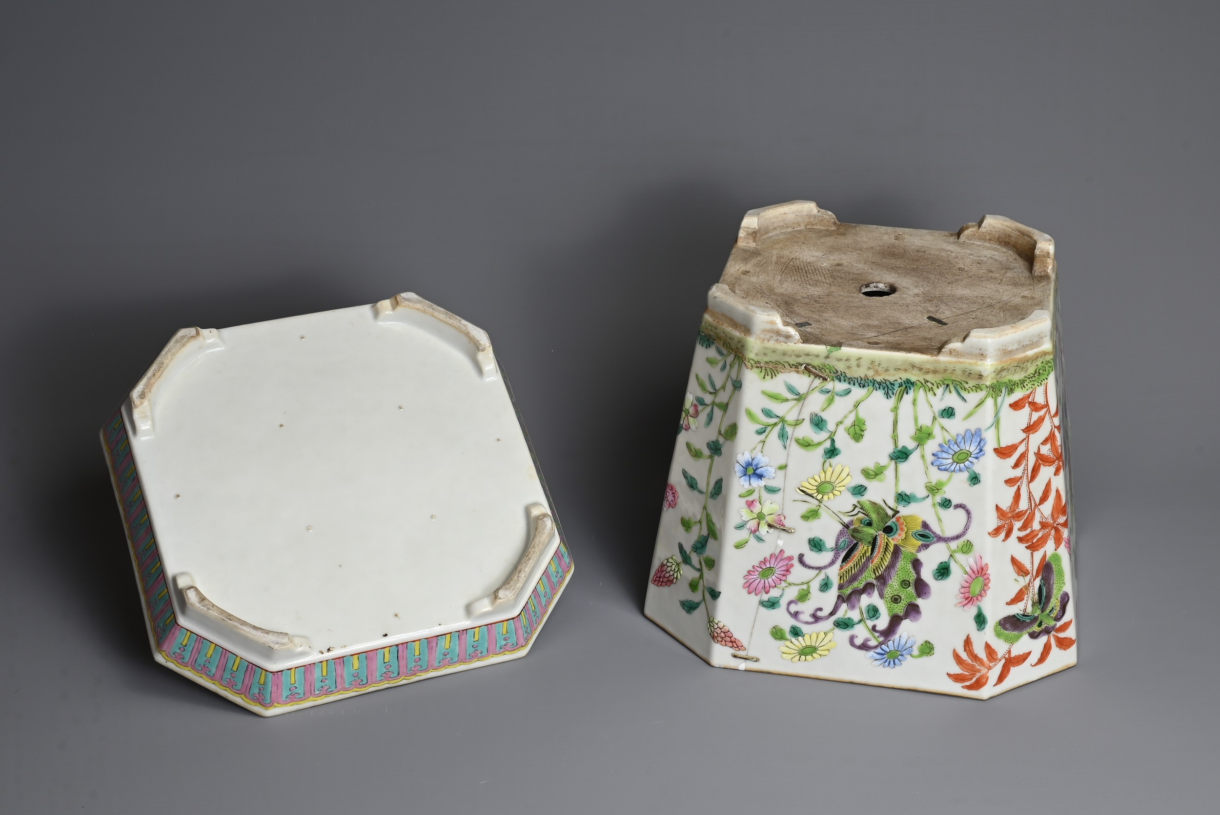 A CHINESE FAMILLE ROSE OCTAGONAL PORCELAIN JARDINIERE AND TRAY, CIRCA 1900. The planter on four feet - Image 6 of 6