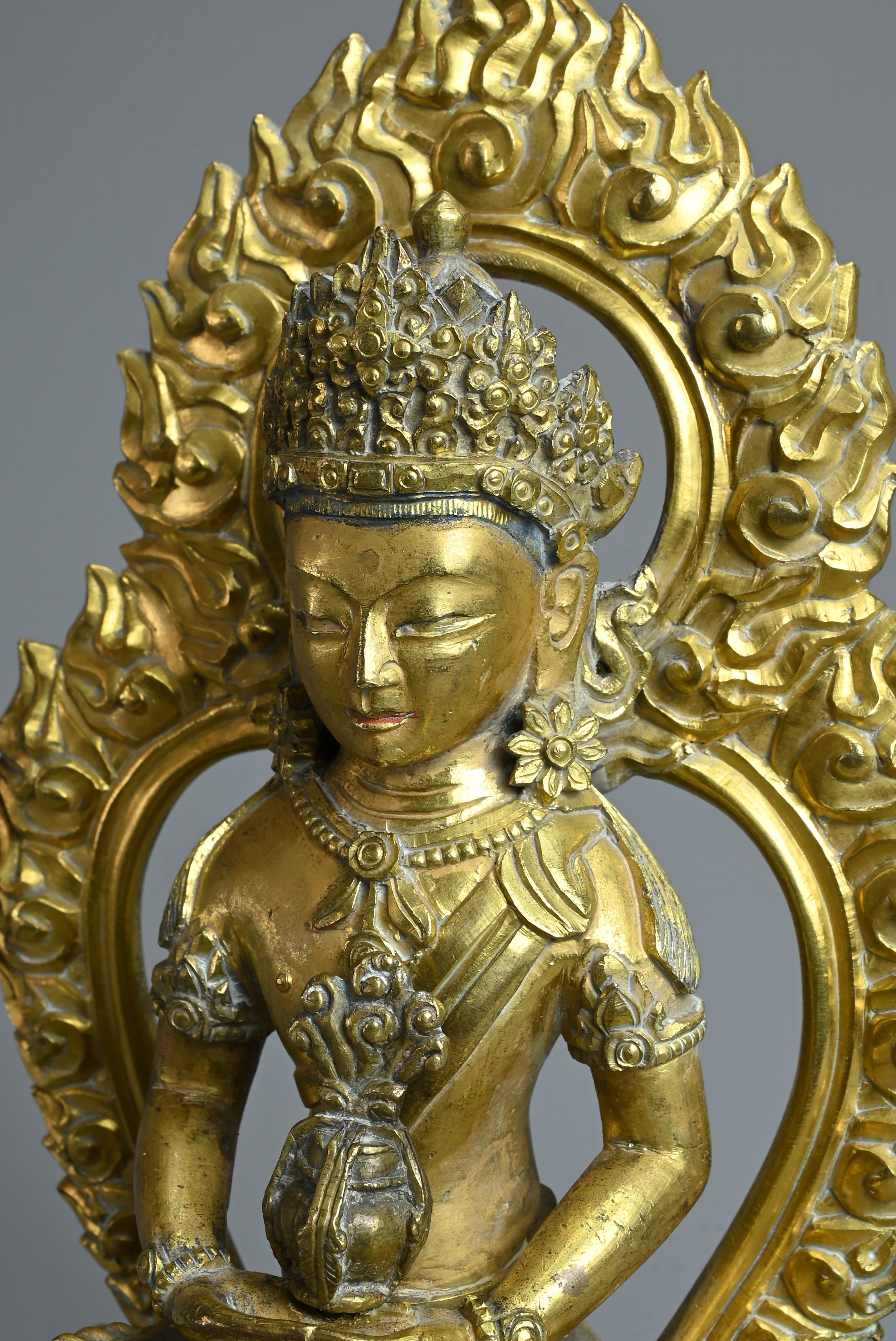 A CHINESE GILT BRONZE FIGURE OF AMITAYUS, QIANLONG PERIOD (1736-1795). The Buddha seated on an - Image 7 of 9