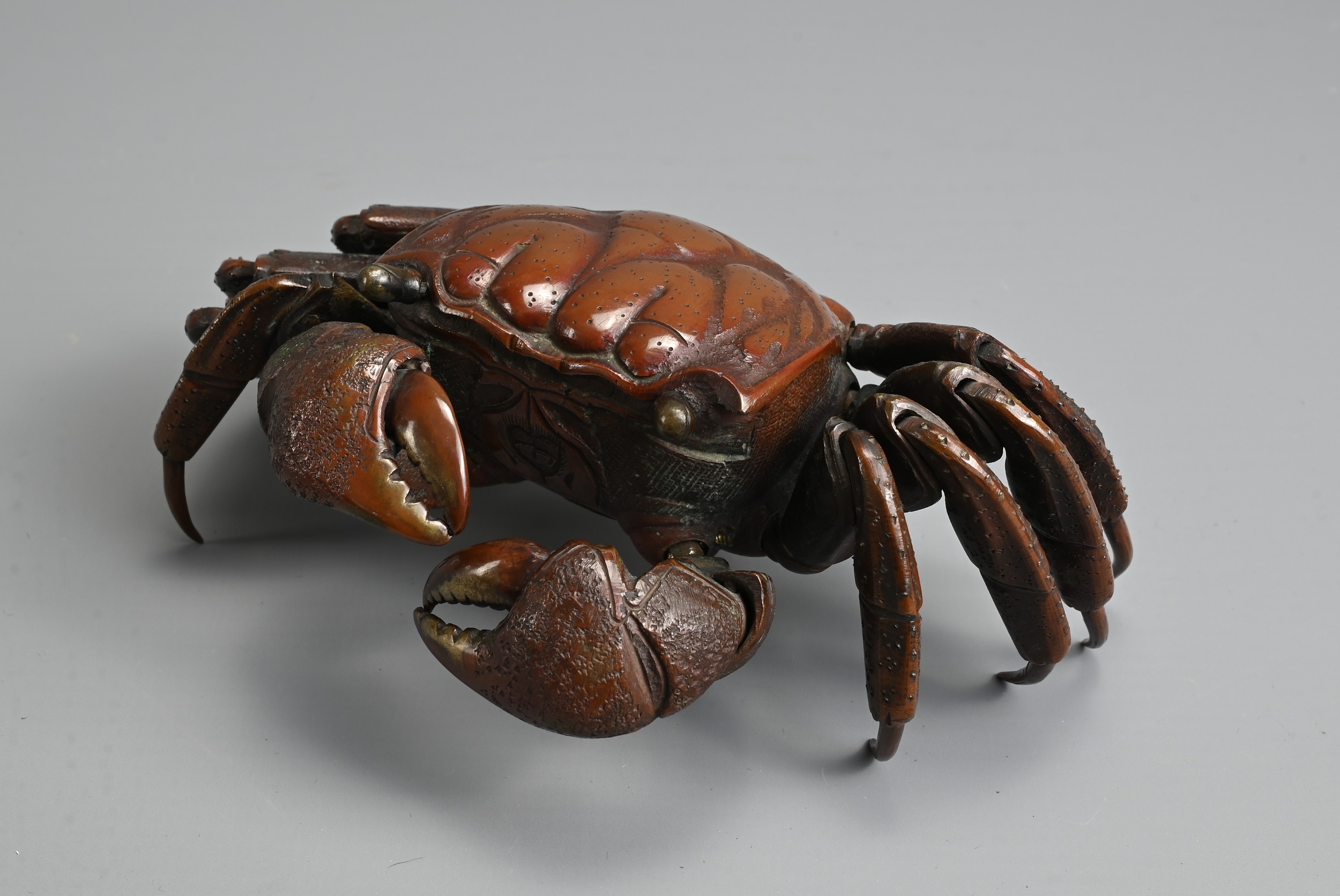 A JAPANESE MEIJI PERIOD (1868-1912) BRONZE JIZAI OKIMONO OF A CRAB. With articulated legs, claws and - Image 7 of 7