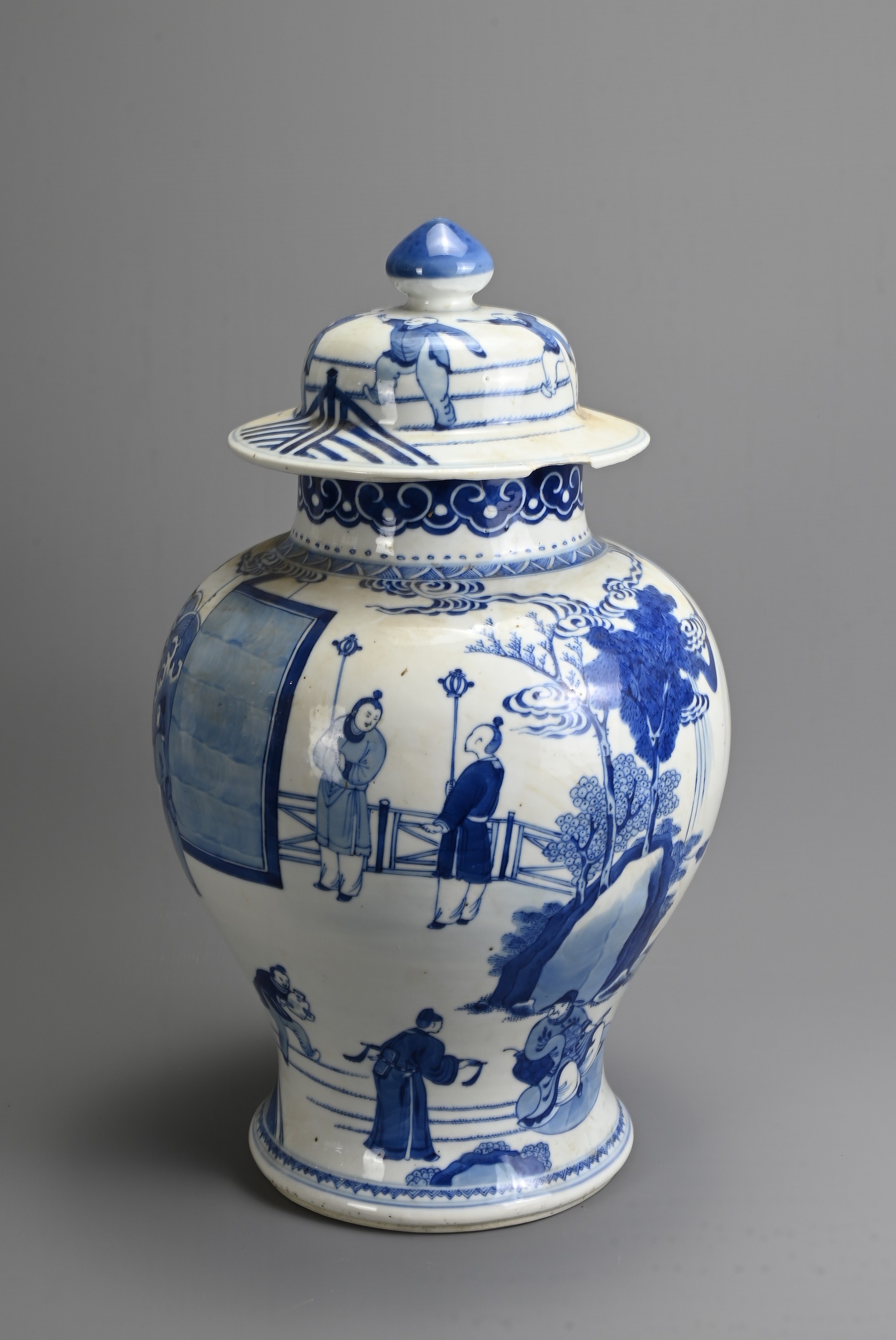 A CHINESE BLUE AND WHITE PORCELAIN JAR AND COVER, 18/19TH CENTURY. Of baluster form decorated with - Image 2 of 9