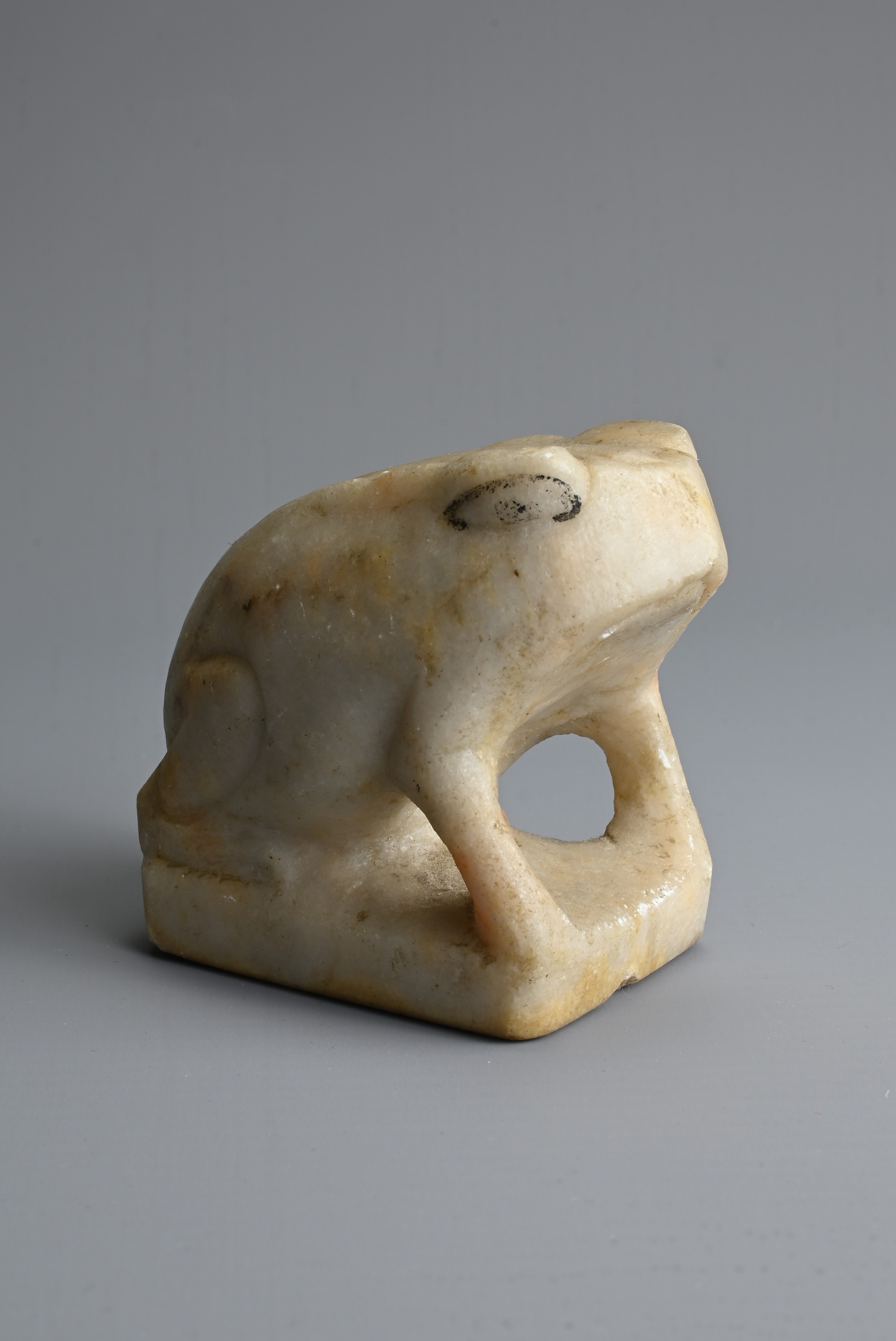 A CHINESE WHITE MABLE MODEL OF A FROG, TANG DYNASTY OR LATER. Seated on a rectangular base with - Image 5 of 7