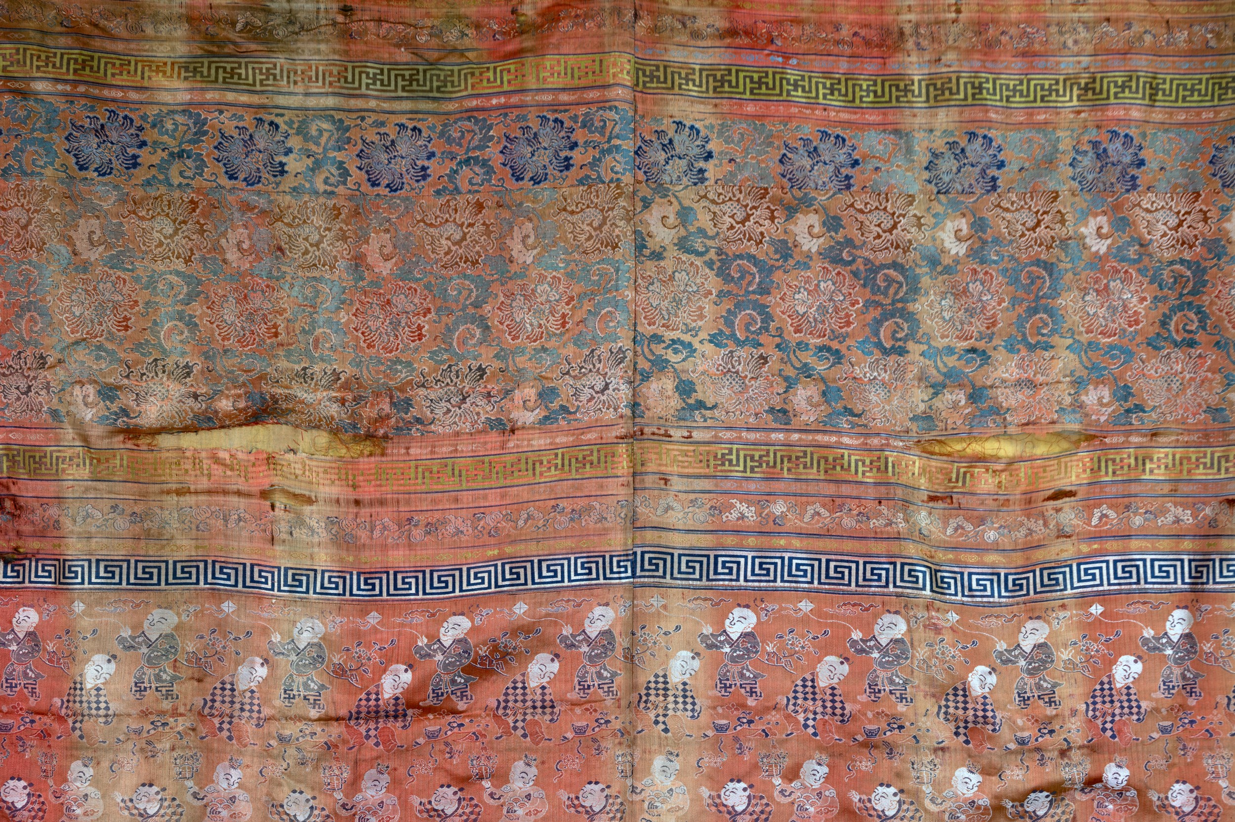 TWO VERY LARGE CHINESE 100 BOYS SILK PANELS, 17/18TH CENTURY. Each depicting rows of boys at play - Image 6 of 11