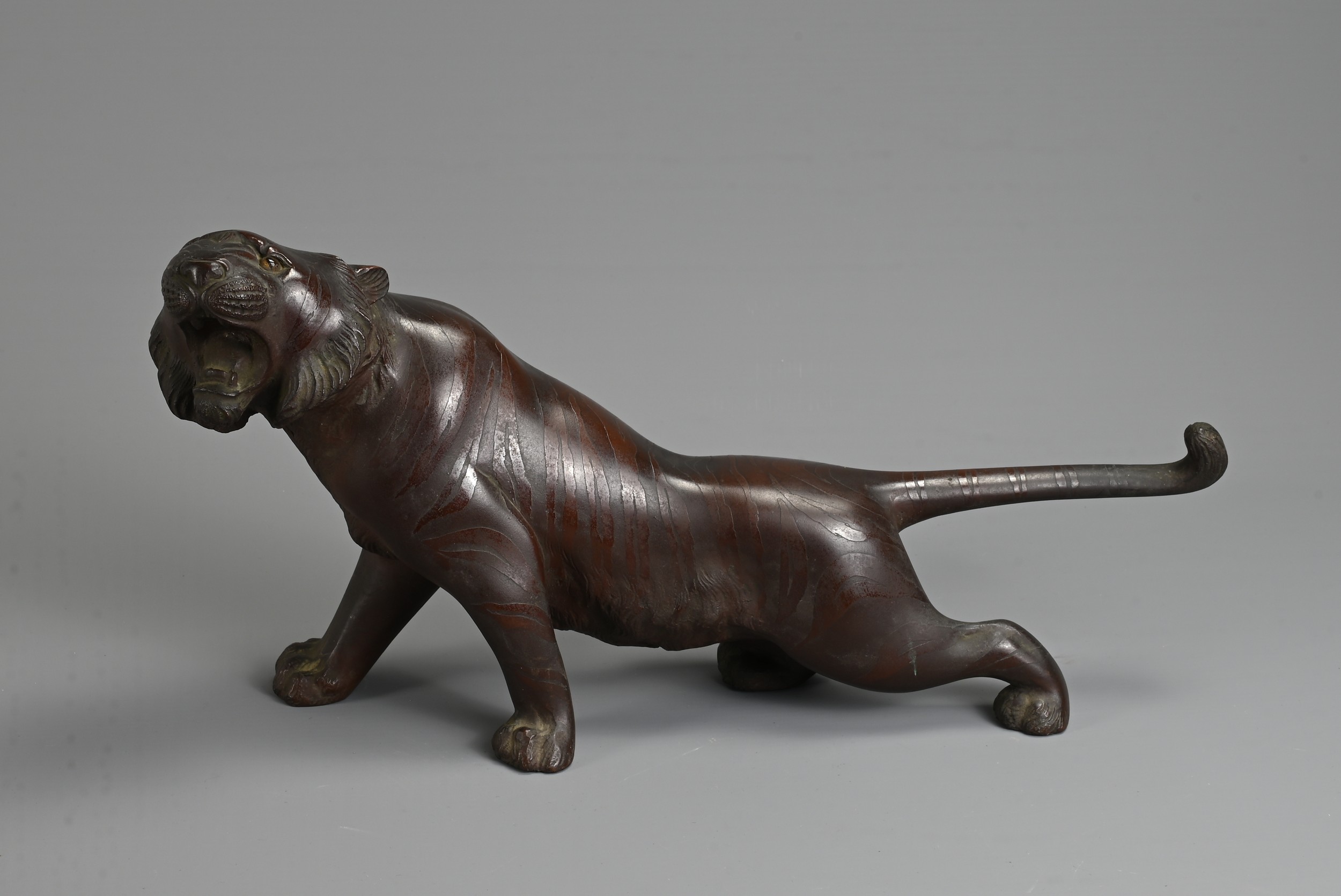 A LATE 19TH/EARLY 20TH CENTURY JAPANESE BRONZE OKIMONO OF A TIGER BY NOBUMITSU. Naturalistically - Image 2 of 7