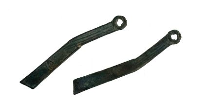 A CHINESE MING KNIFE COIN, WARRING STATES (400-220BC). 13.7cm length. Weight 13.8 grams.