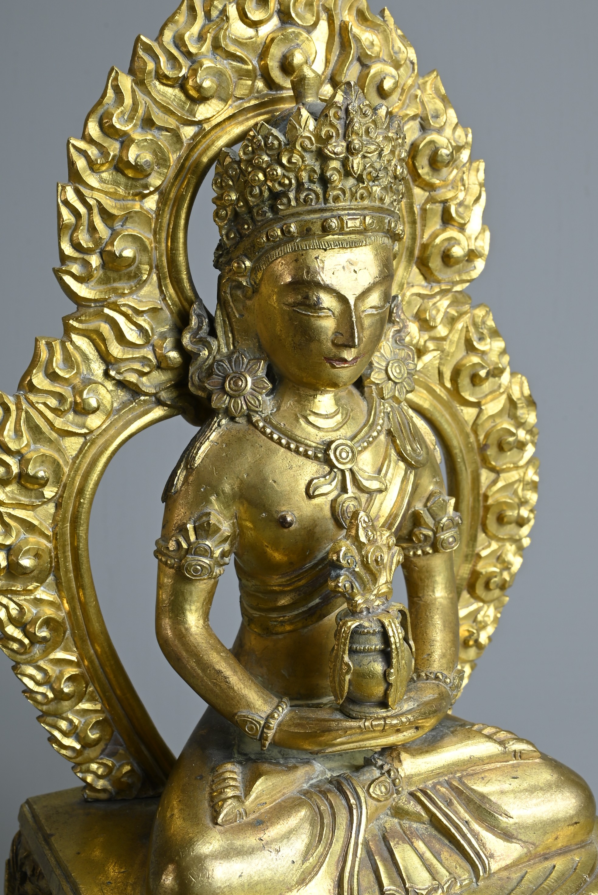 A CHINESE GILT BRONZE FIGURE OF AMITAYUS, QIANLONG PERIOD (1736-1795). The Buddha seated on an - Image 3 of 7