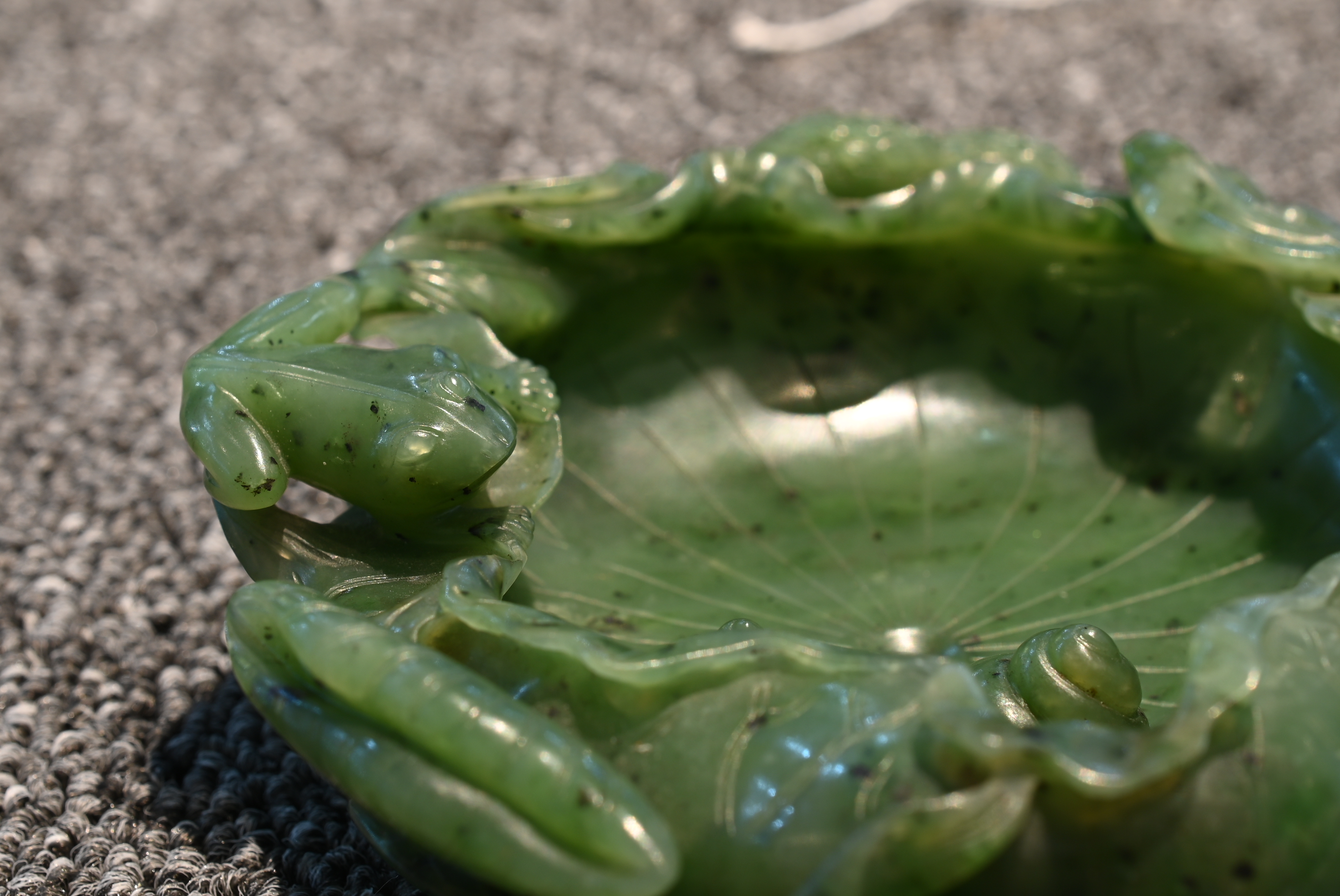 A FINE CHINESE SPINACH GREEN JADE BRUSH WASHER, QING DYNASTY. Finely carved shallow brush washer - Image 22 of 30