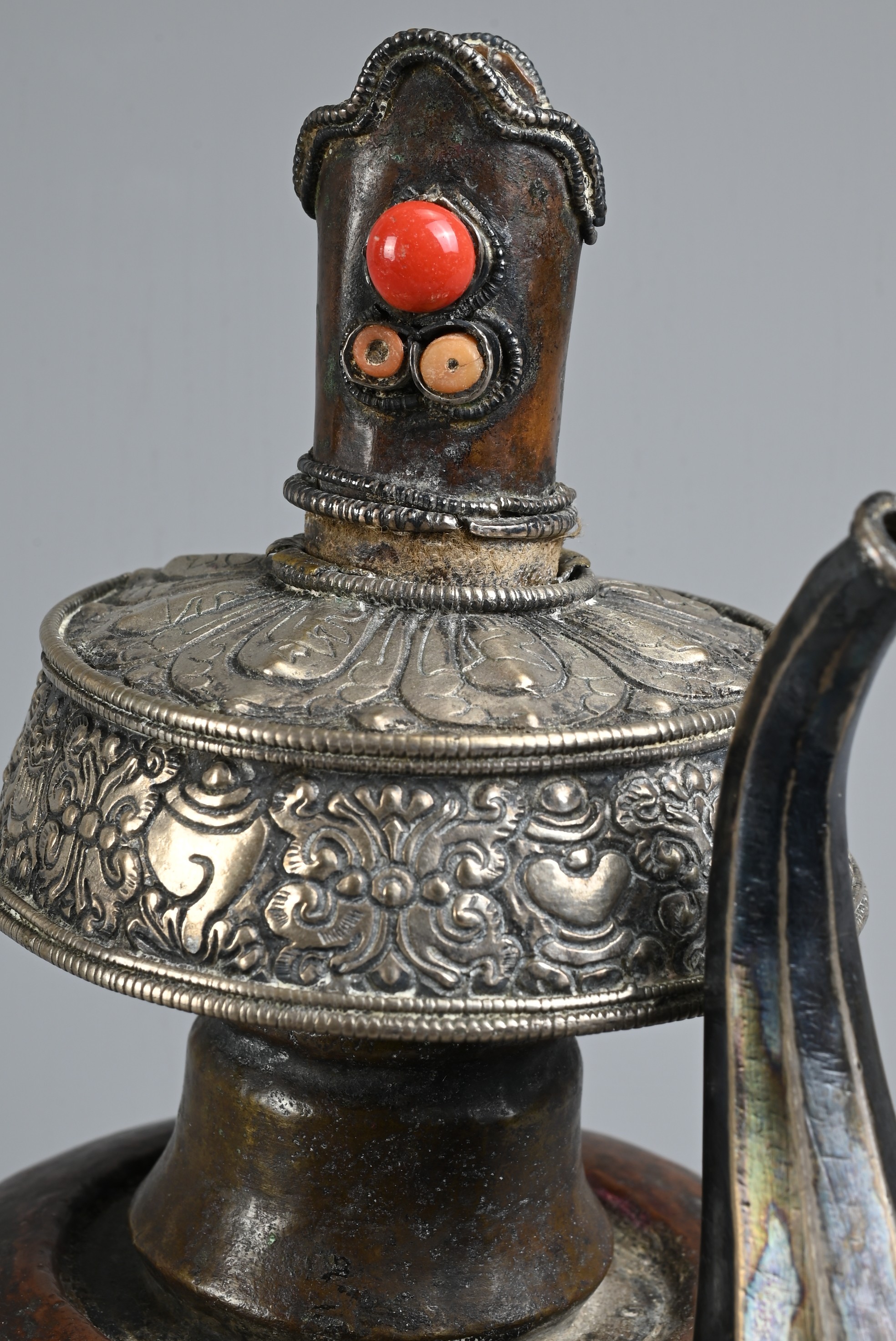 A TIBETAN COPPER AND SILVER EWER, BUMPA, 19/20TH CENTURY. With copper body and splayed silver foot - Image 6 of 7