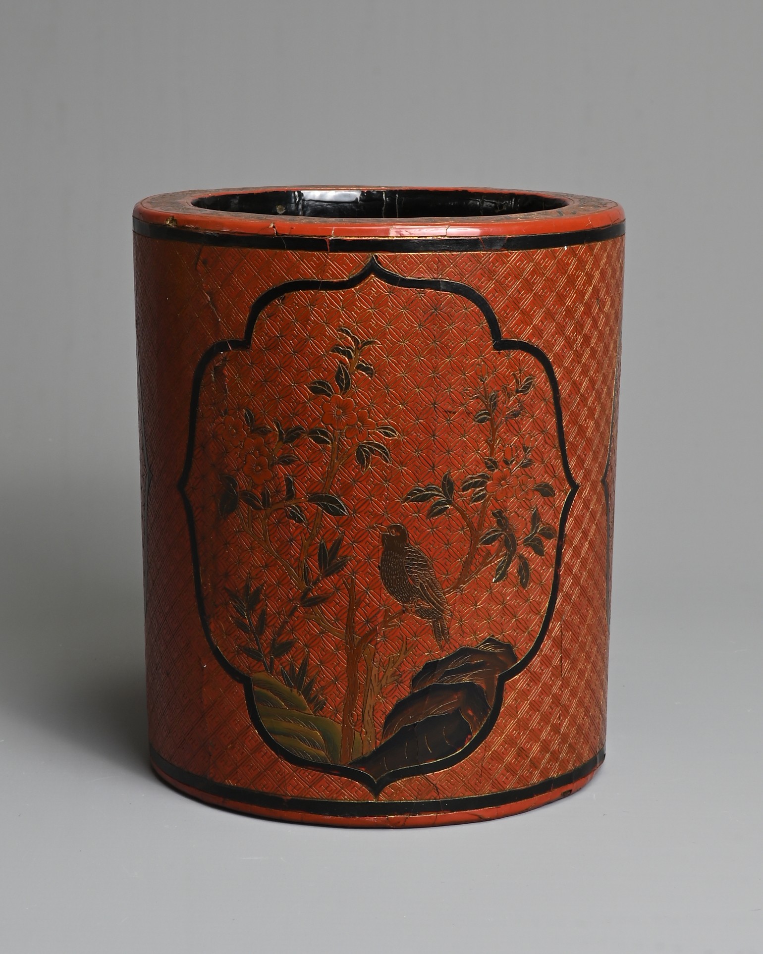 A CHINESE QIANJIN AND TIANQI LACQUER BRUSH POT, BITONG, KANGXI PERIOD. Of cylindrical form with