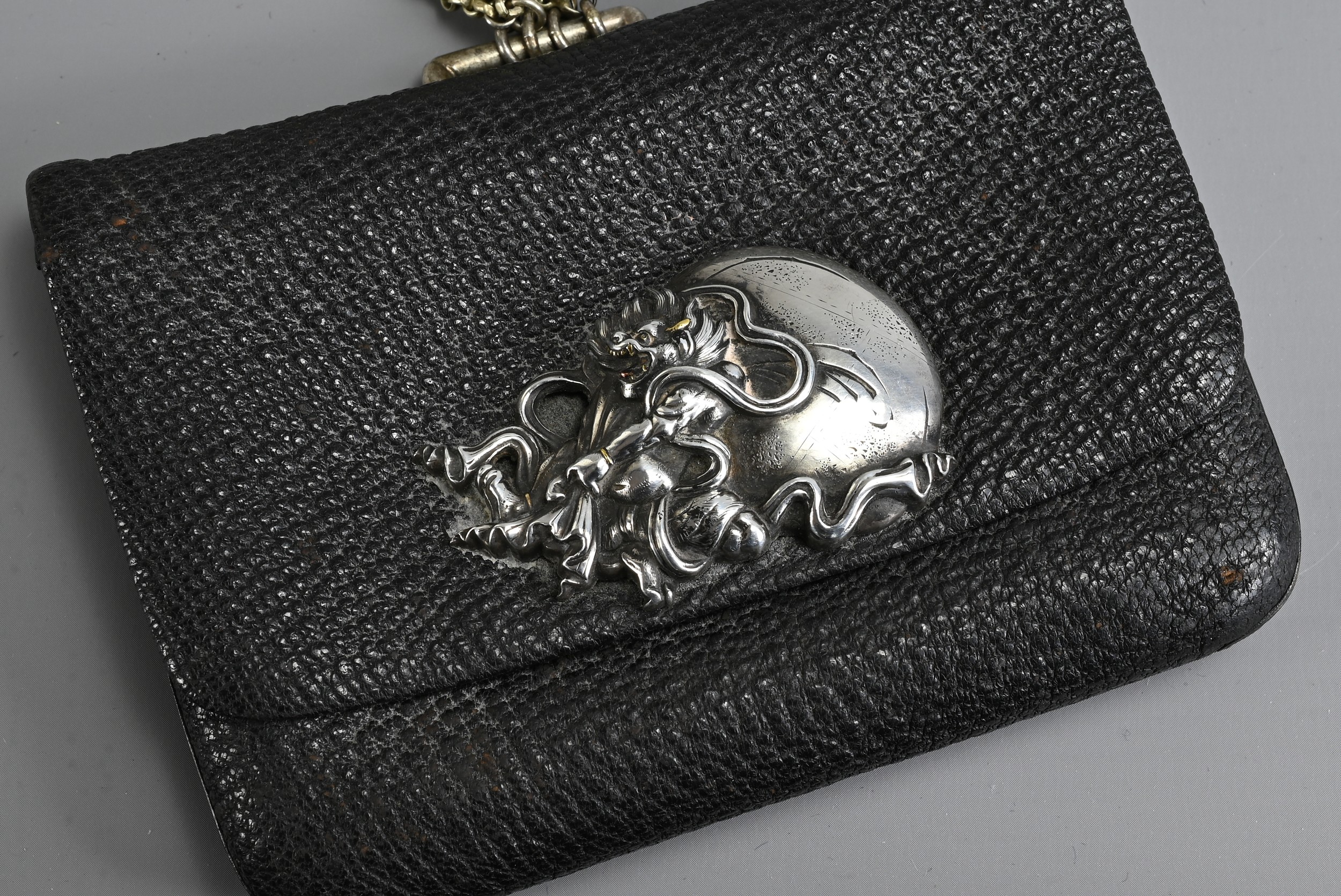 A JAPANESE MEIJI PERIOD (1868-1912) BLACK LEATHER COIN POUCH (FUKURO) WITH SILVER-COLOURED METAL - Image 2 of 6