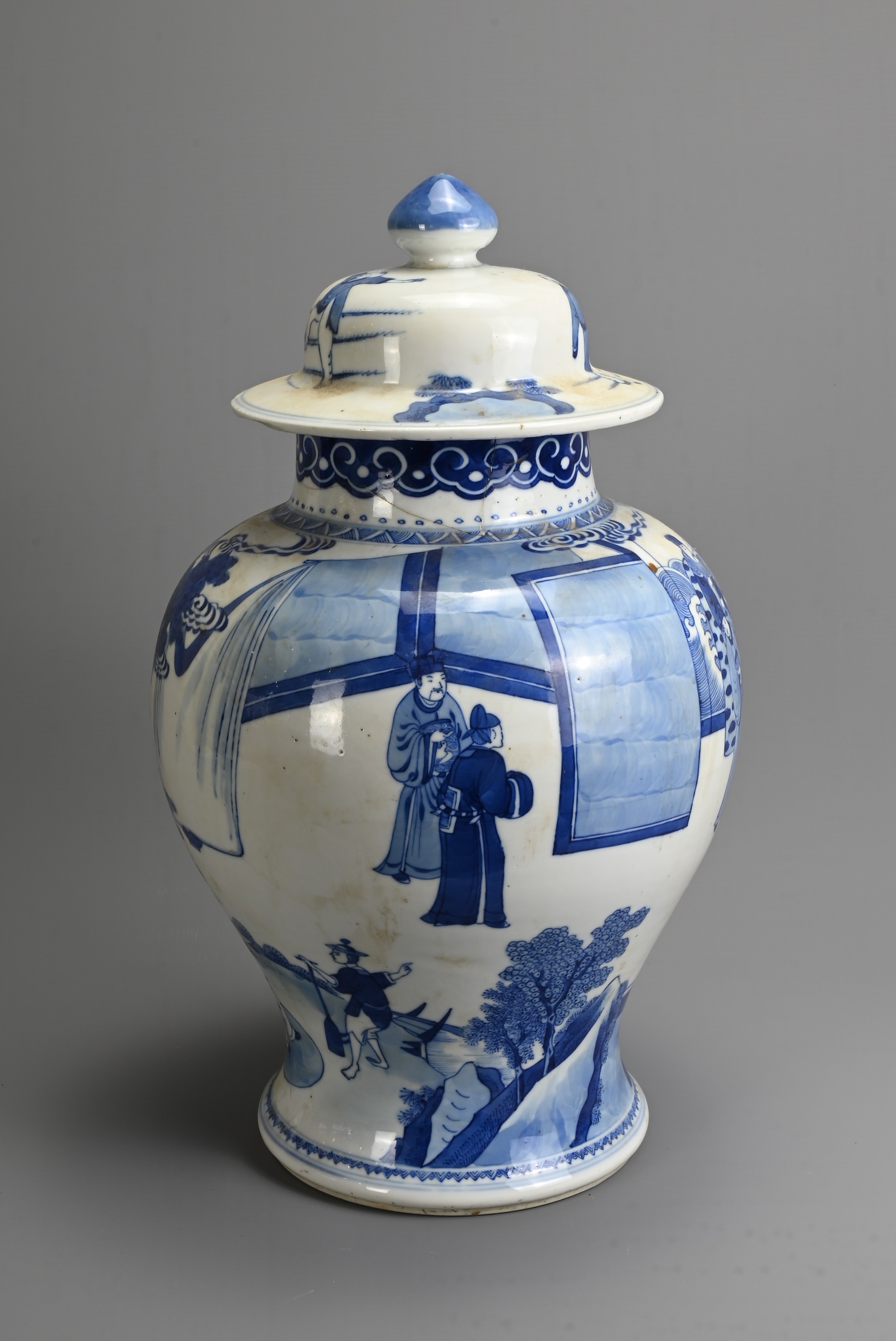 A CHINESE BLUE AND WHITE PORCELAIN JAR AND COVER, 18/19TH CENTURY. Of baluster form decorated with - Image 4 of 9