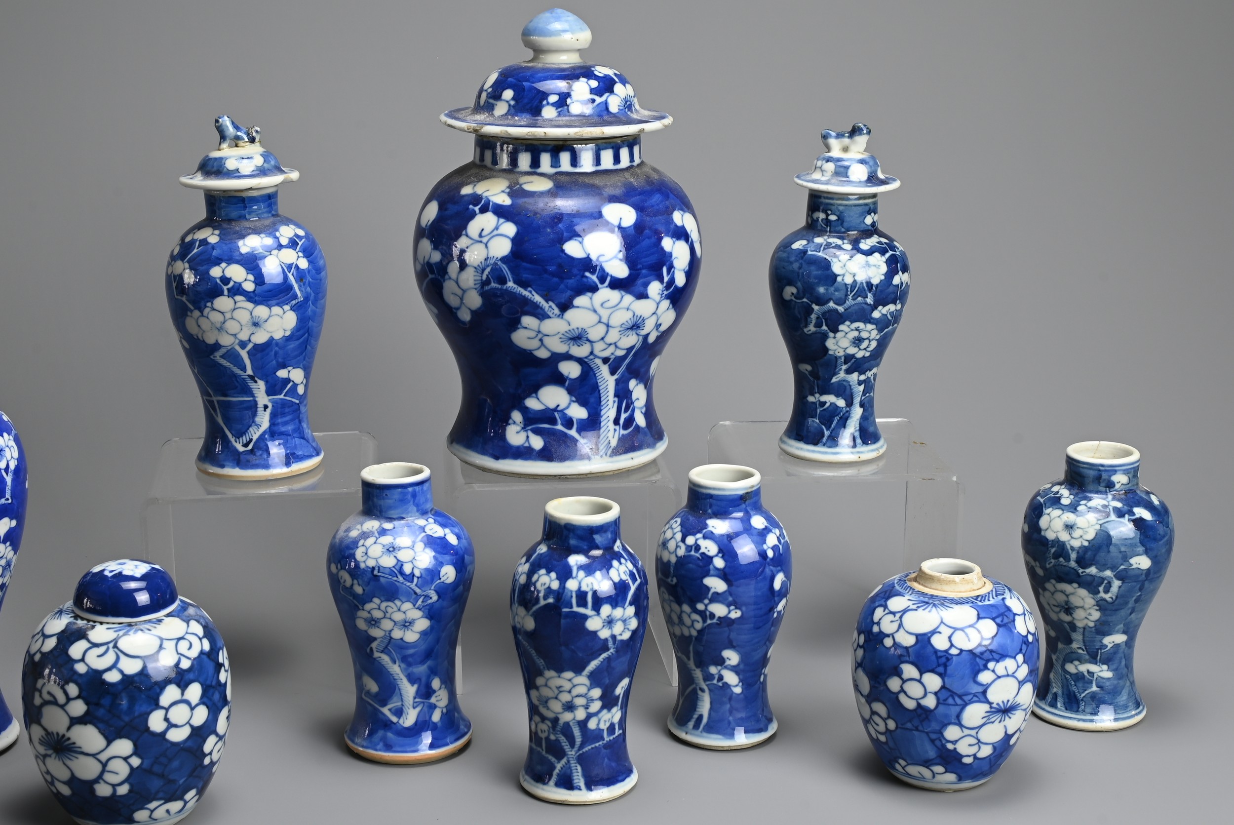 A GROUP OF CHINESE BLUE AND WHITE PORCELAIN PRUNUS JARS AND VASES, 19/20TH CENTURY. Of various - Image 3 of 5